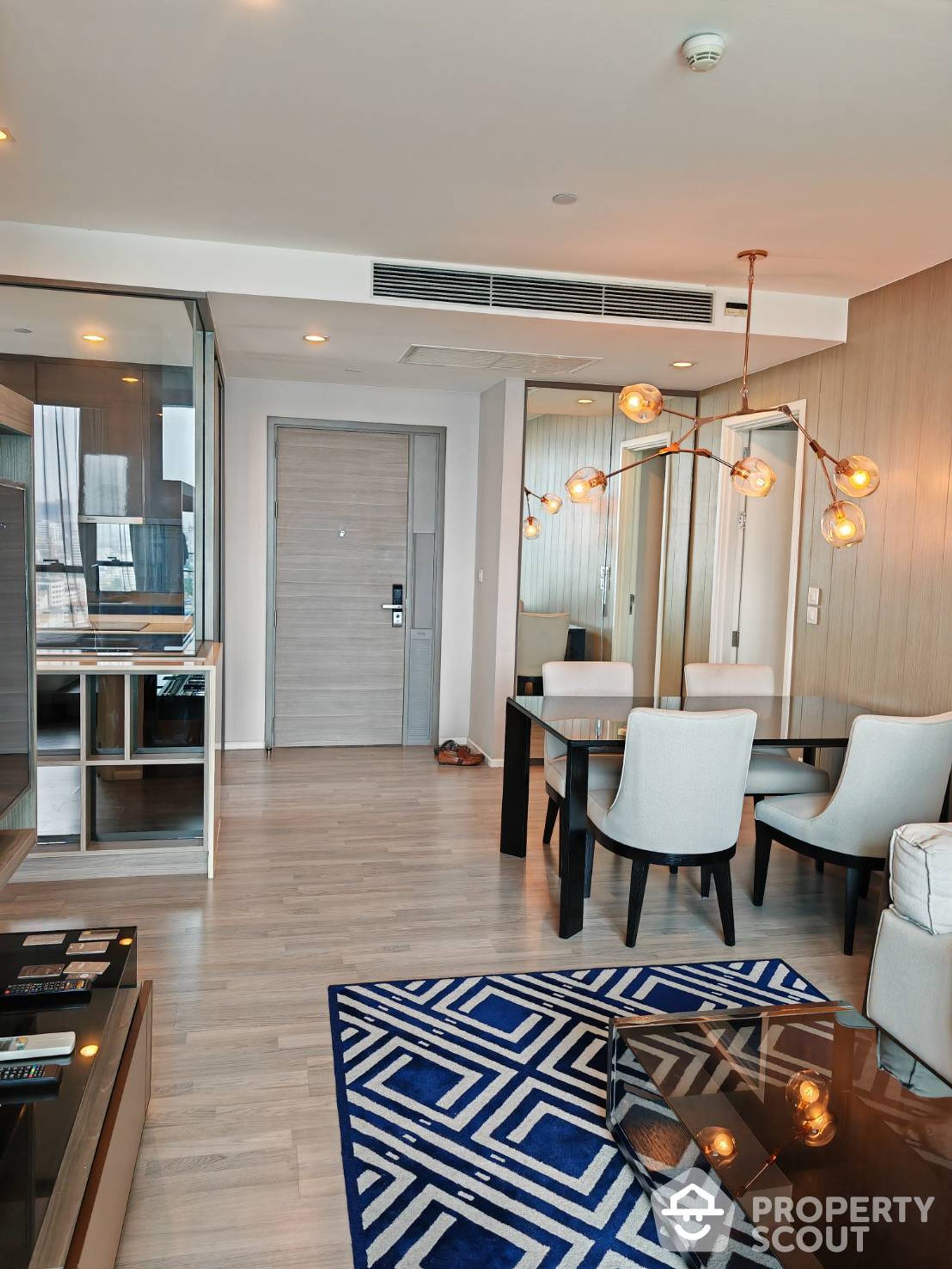 Condominium in Phra Khanong, Krung Thep Maha Nakhon 12761194