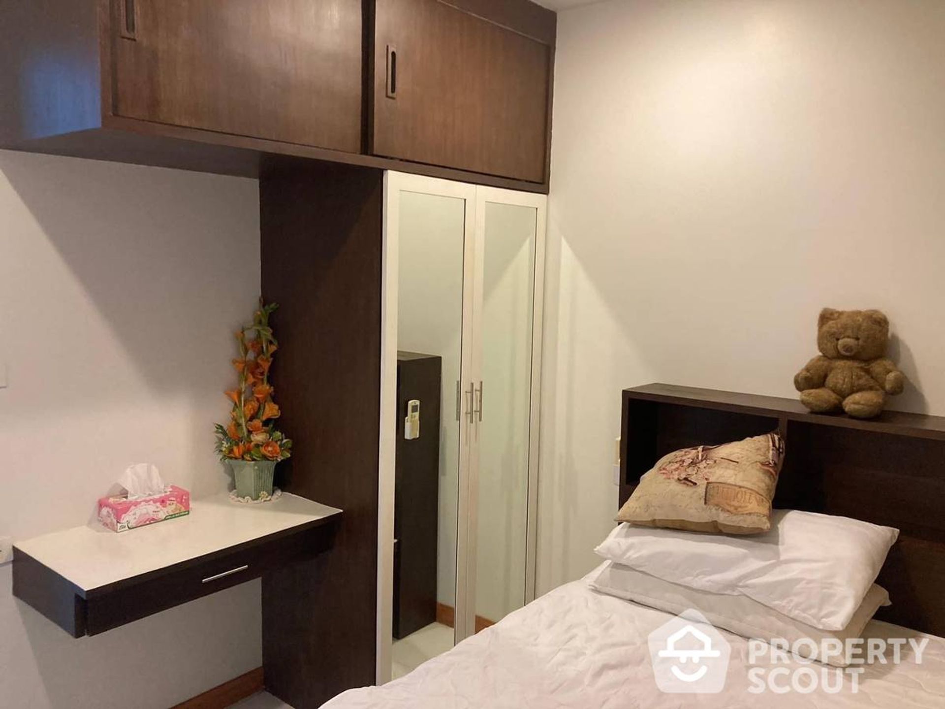 Condominium in Phra Khanong, Krung Thep Maha Nakhon 12761213