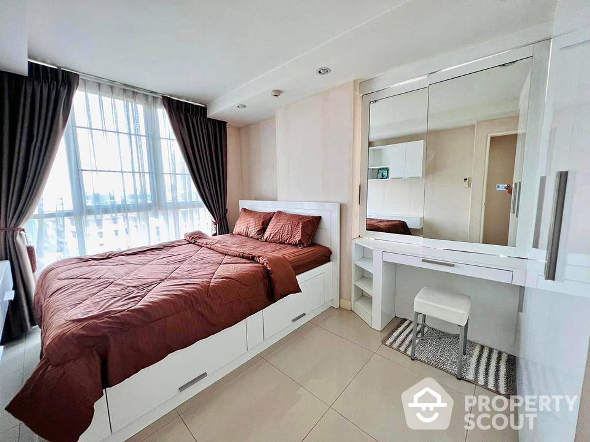 Condominium in Phra Khanong, Krung Thep Maha Nakhon 12761221