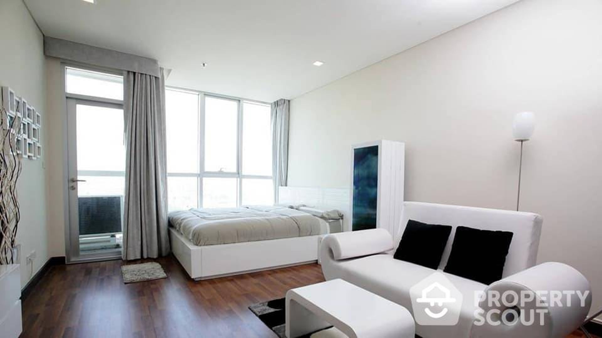 Condominium in Phra Khanong, Krung Thep Maha Nakhon 12761222