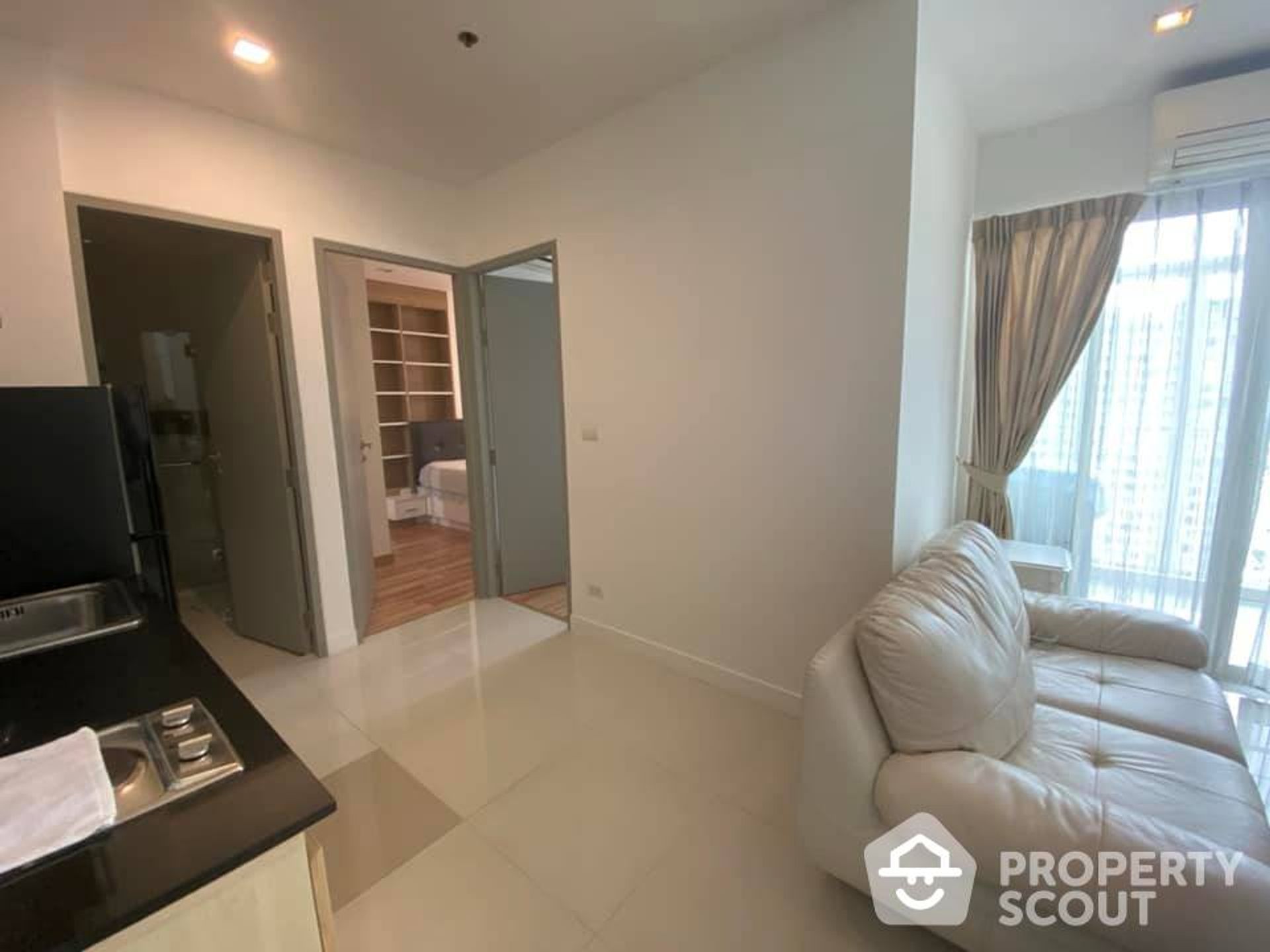 Condominium in Phra Khanong, Krung Thep Maha Nakhon 12761273