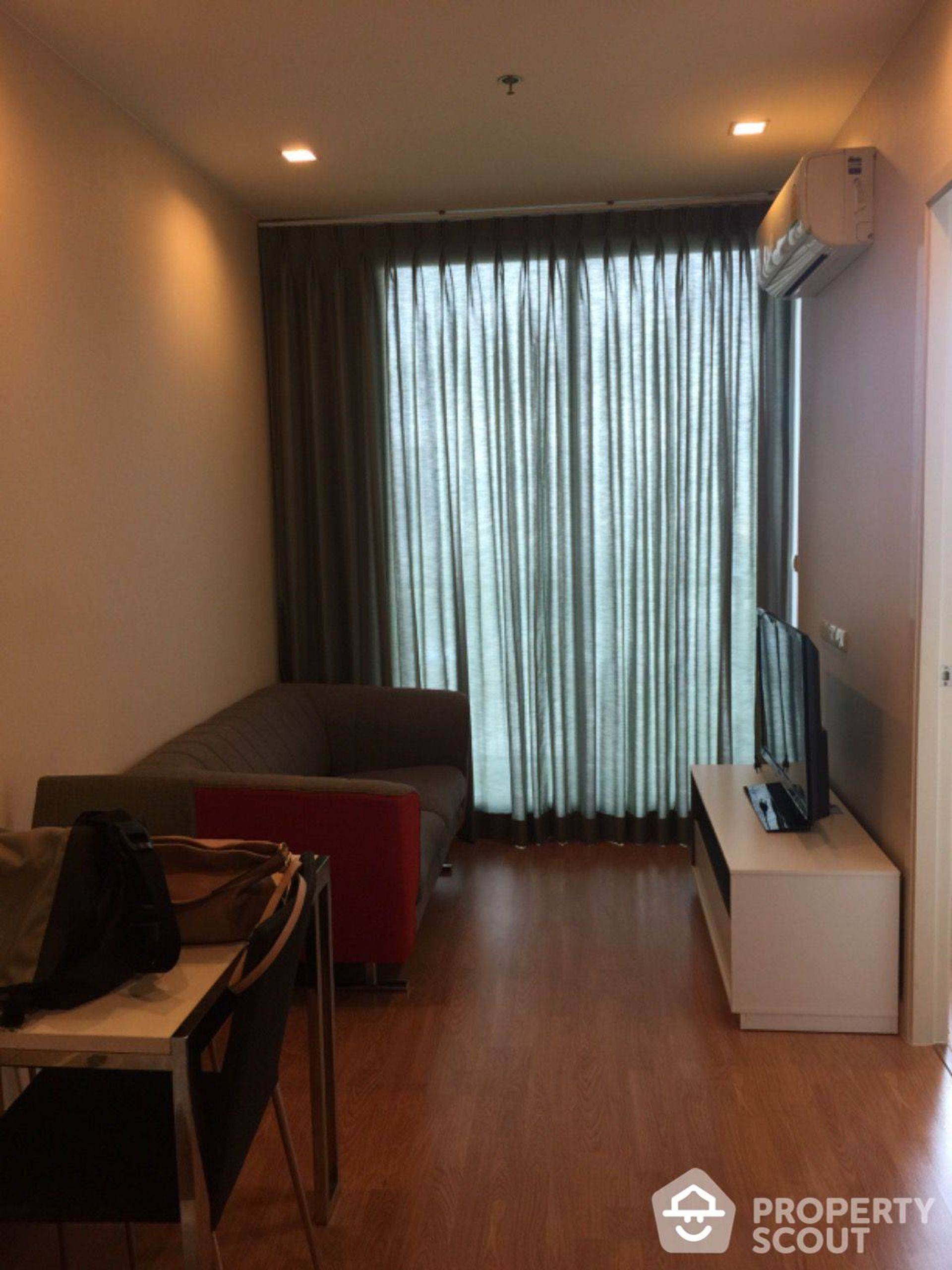 Condominium in Phra Khanong, Krung Thep Maha Nakhon 12761298