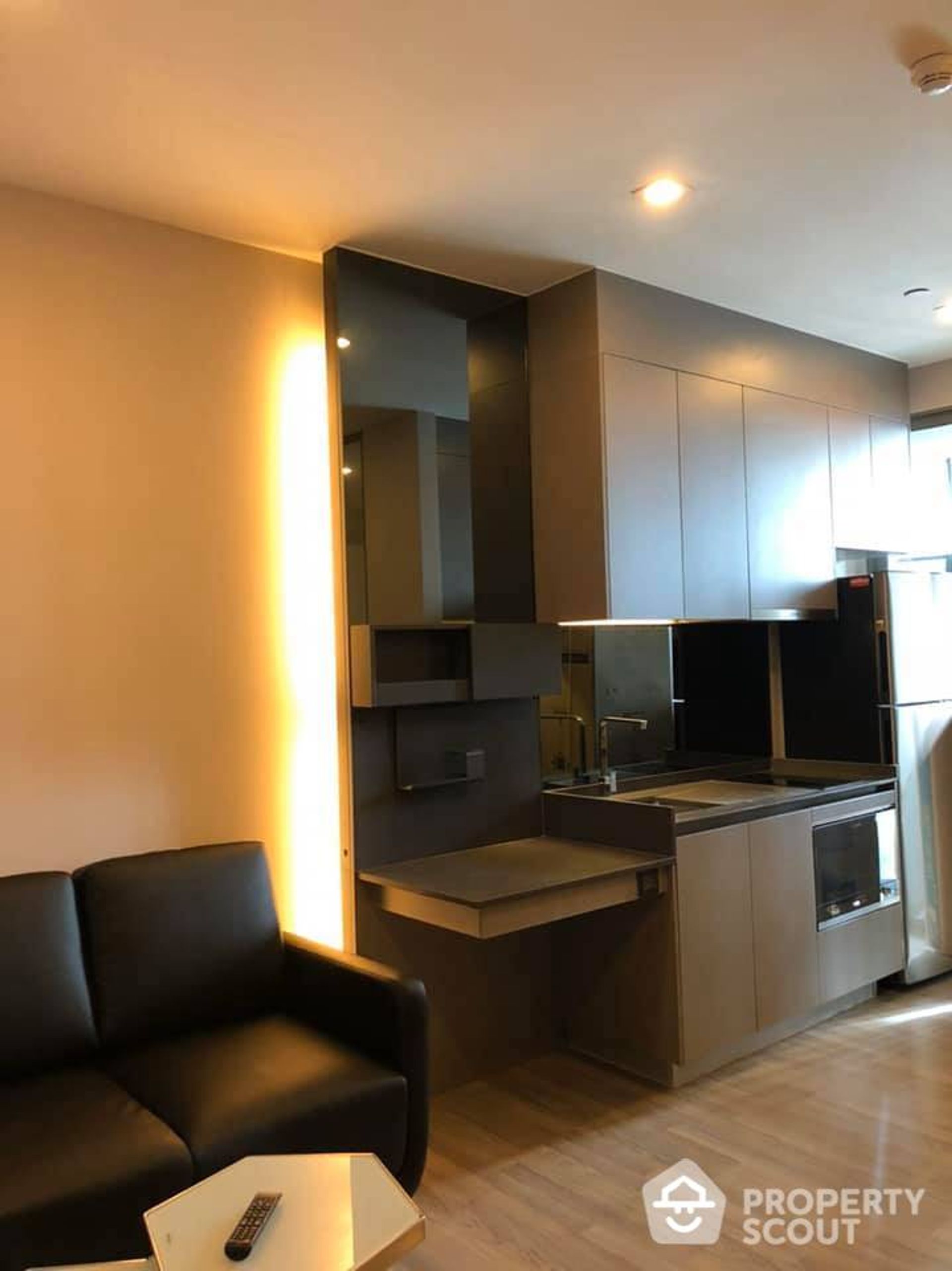 Condominium in Phra Khanong, Krung Thep Maha Nakhon 12761353