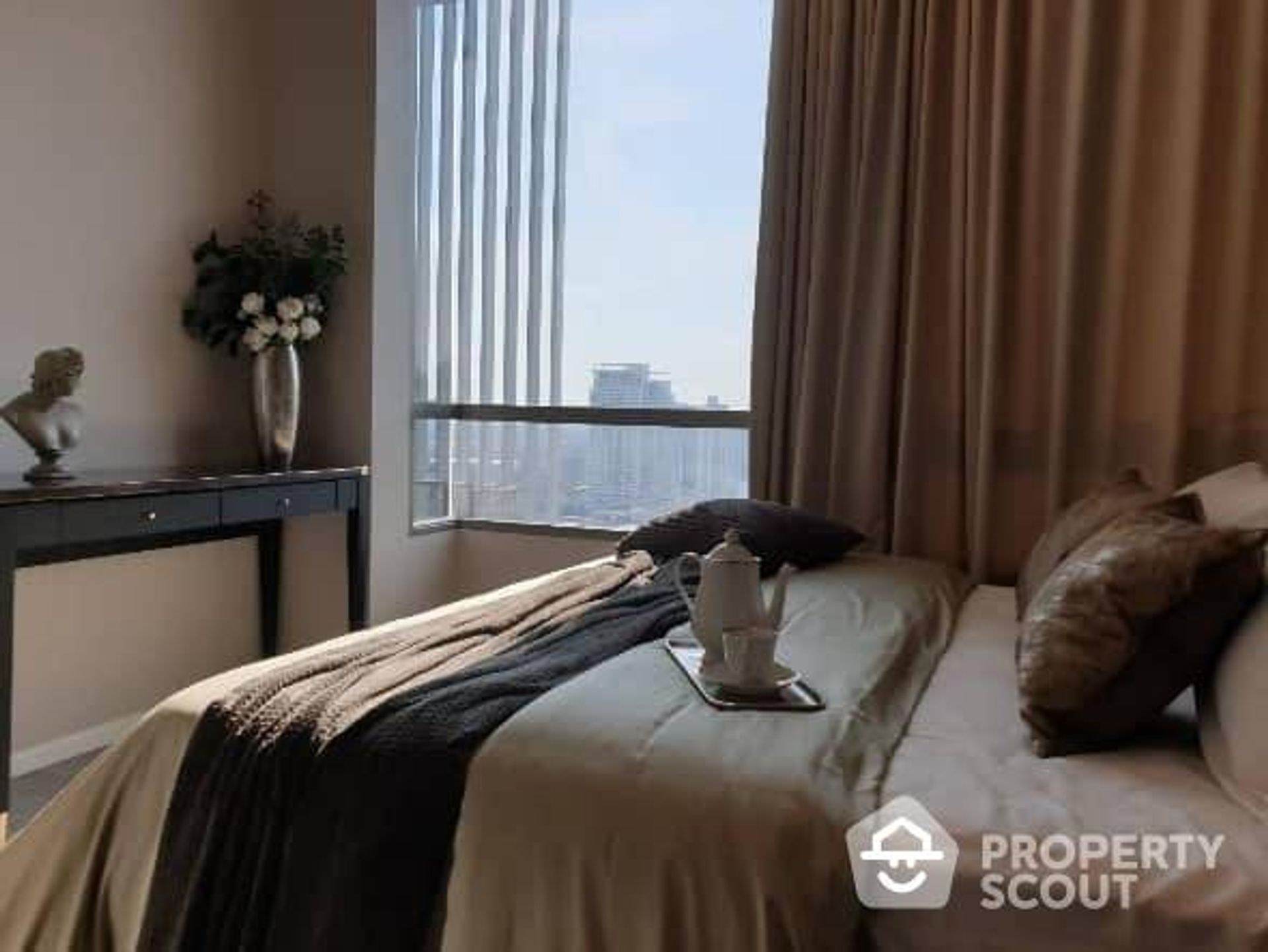 Condominium in Phra Khanong, Krung Thep Maha Nakhon 12761354