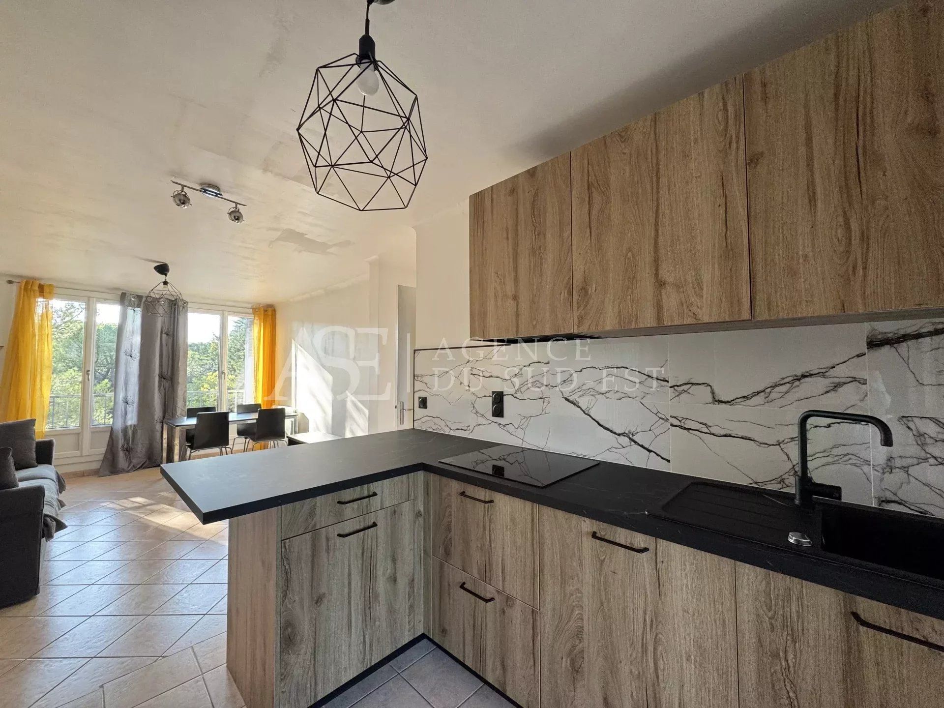 Condominio en Aix en Provence, Provenza-Alpes-Costa Azul 12761497