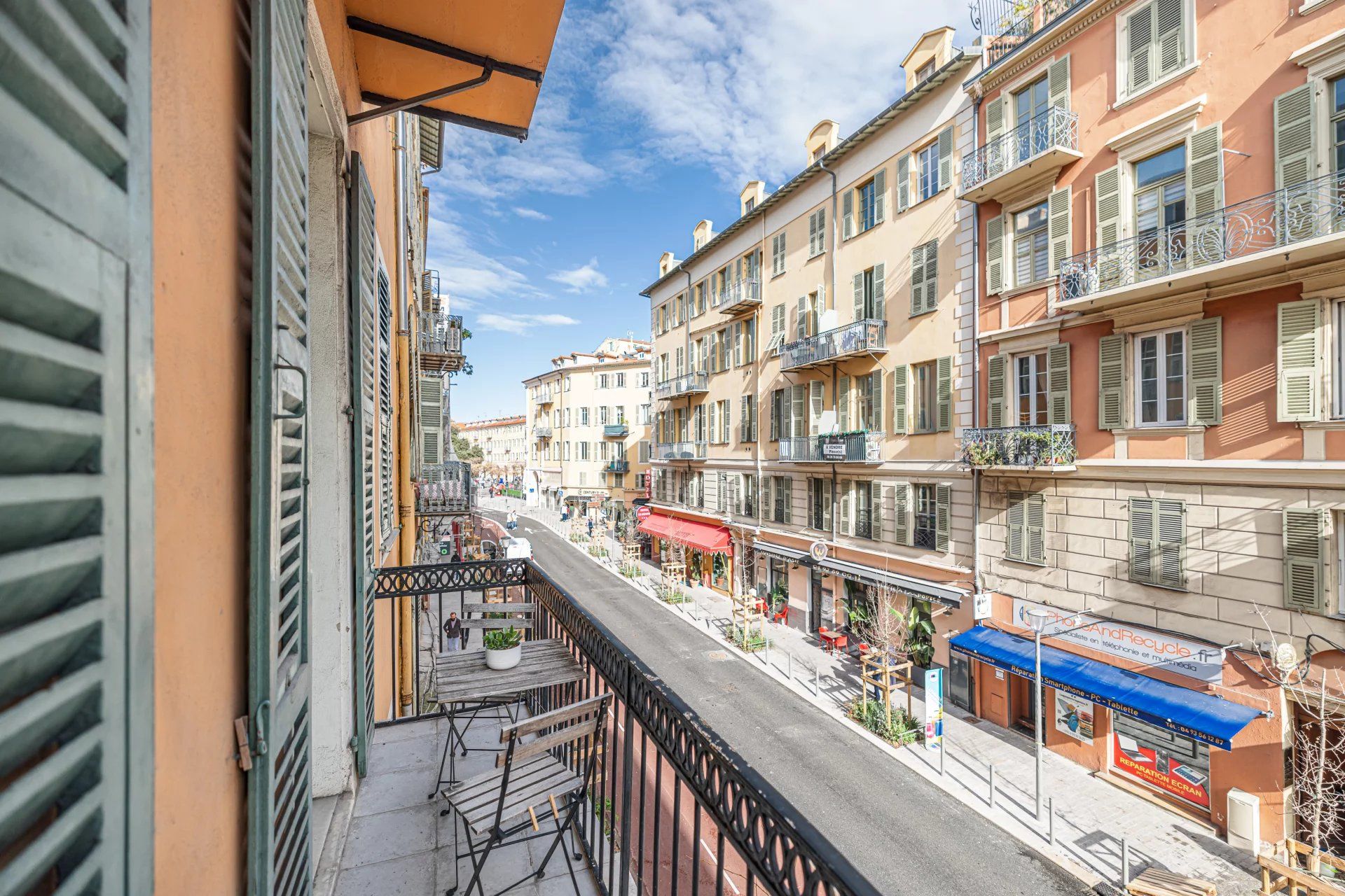 Condominium in Nice, Provence-Alpes-Cote d'Azur 12761503