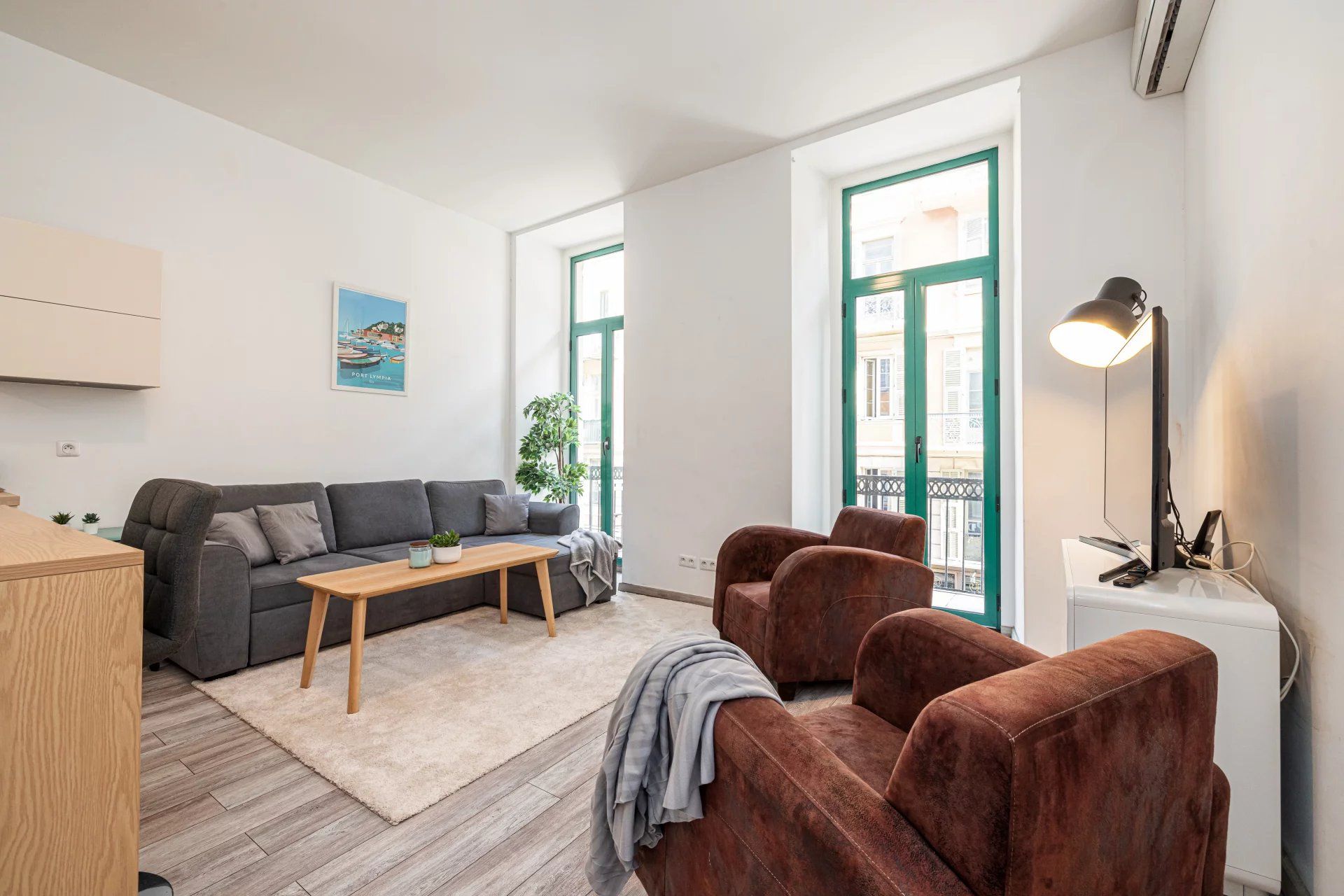 Condominium in Nice, Provence-Alpes-Cote d'Azur 12761503