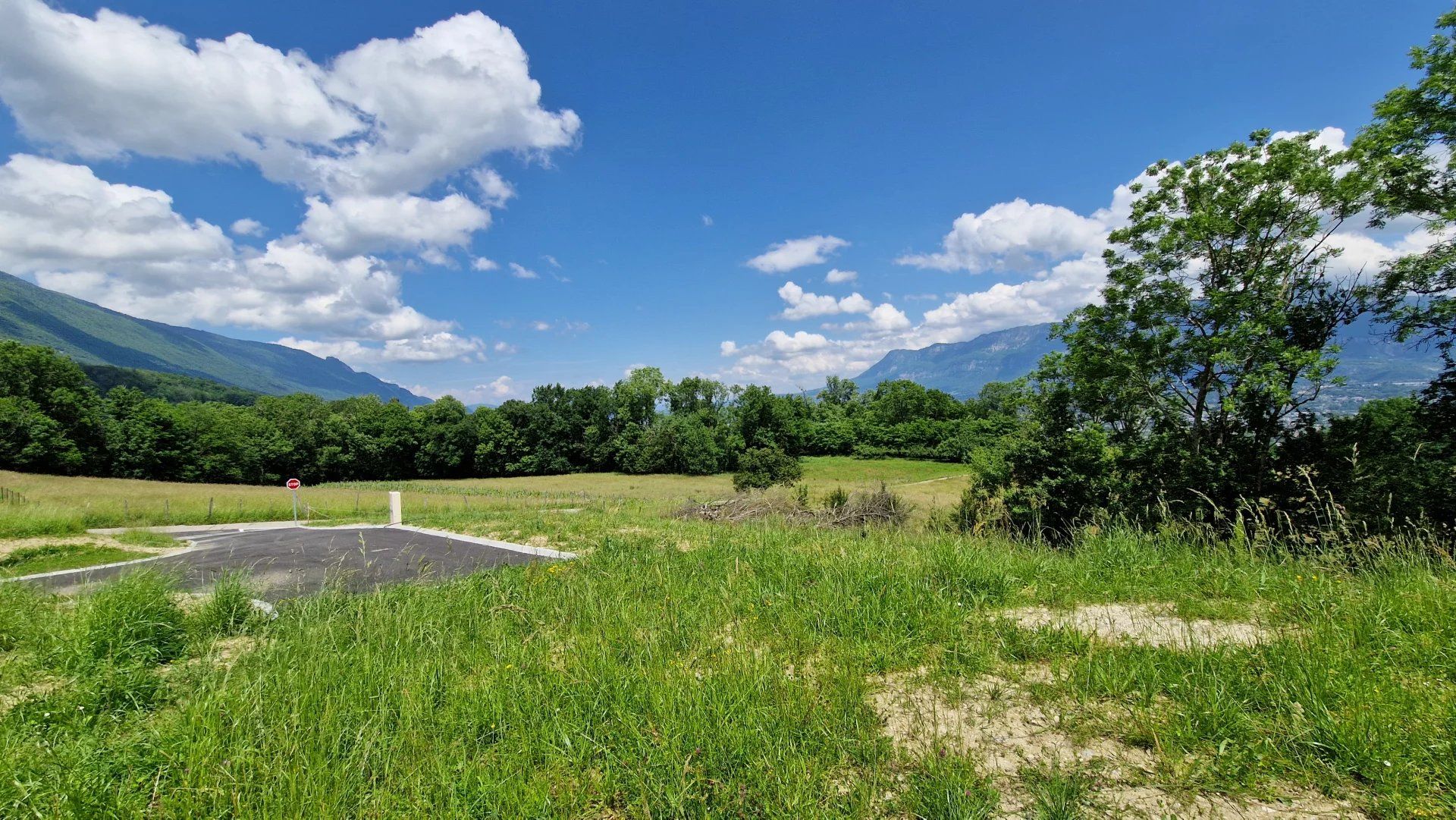 土地 在 La Motte-Servolex, Auvergne-Rhone-Alpes 12761510