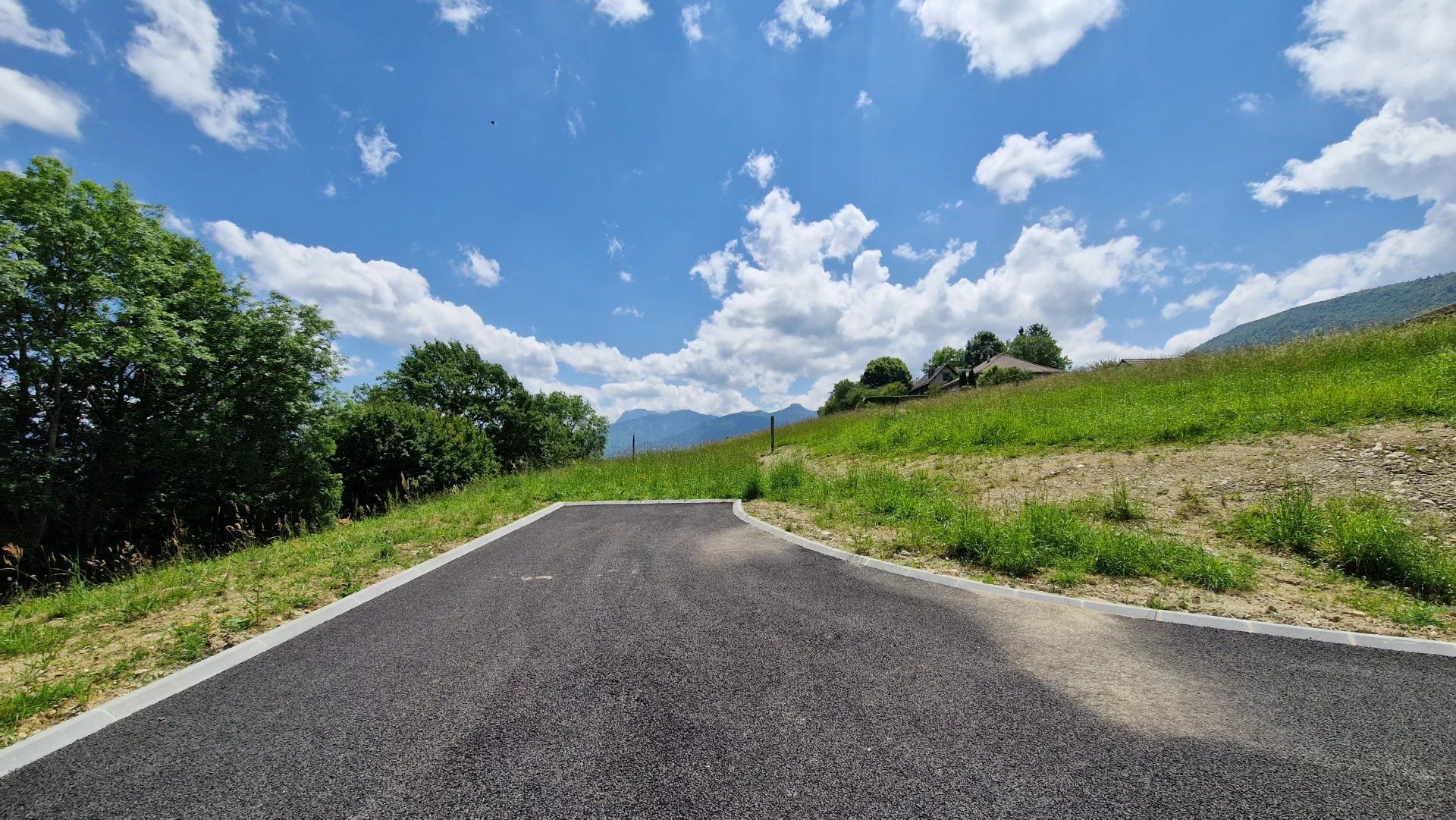 Земля в La Motte-Servolex, Savoie 12761510