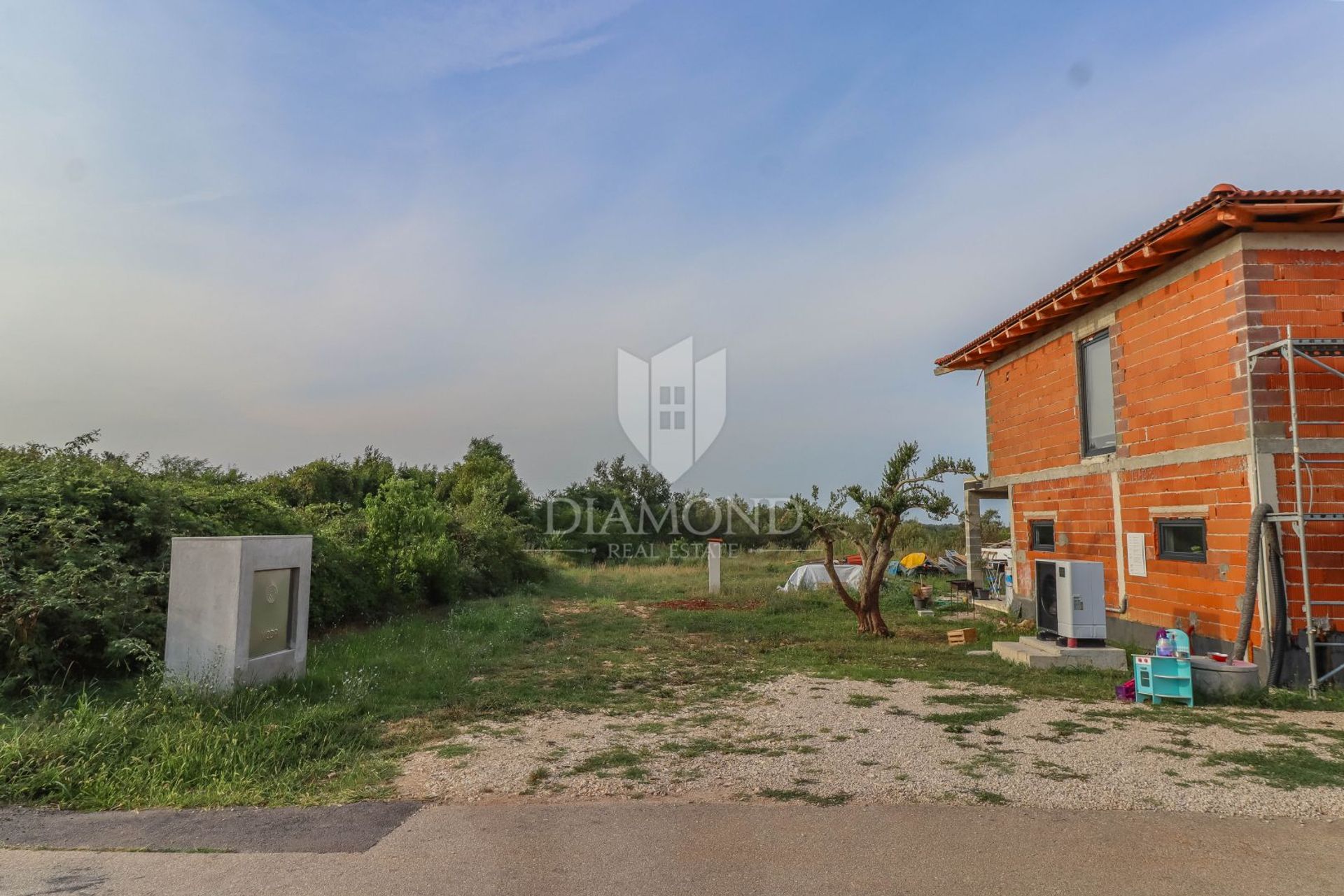 Land in Buje, Istria County 12761705