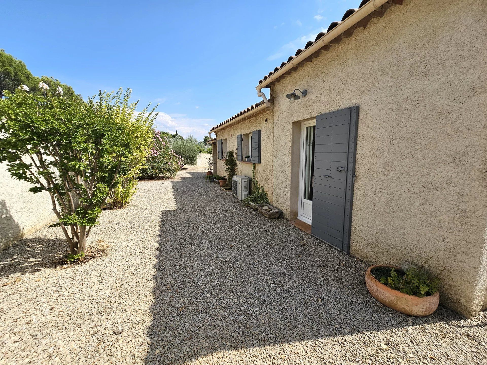 بيت في Puget, Provence-Alpes-Cote d'Azur 12762047