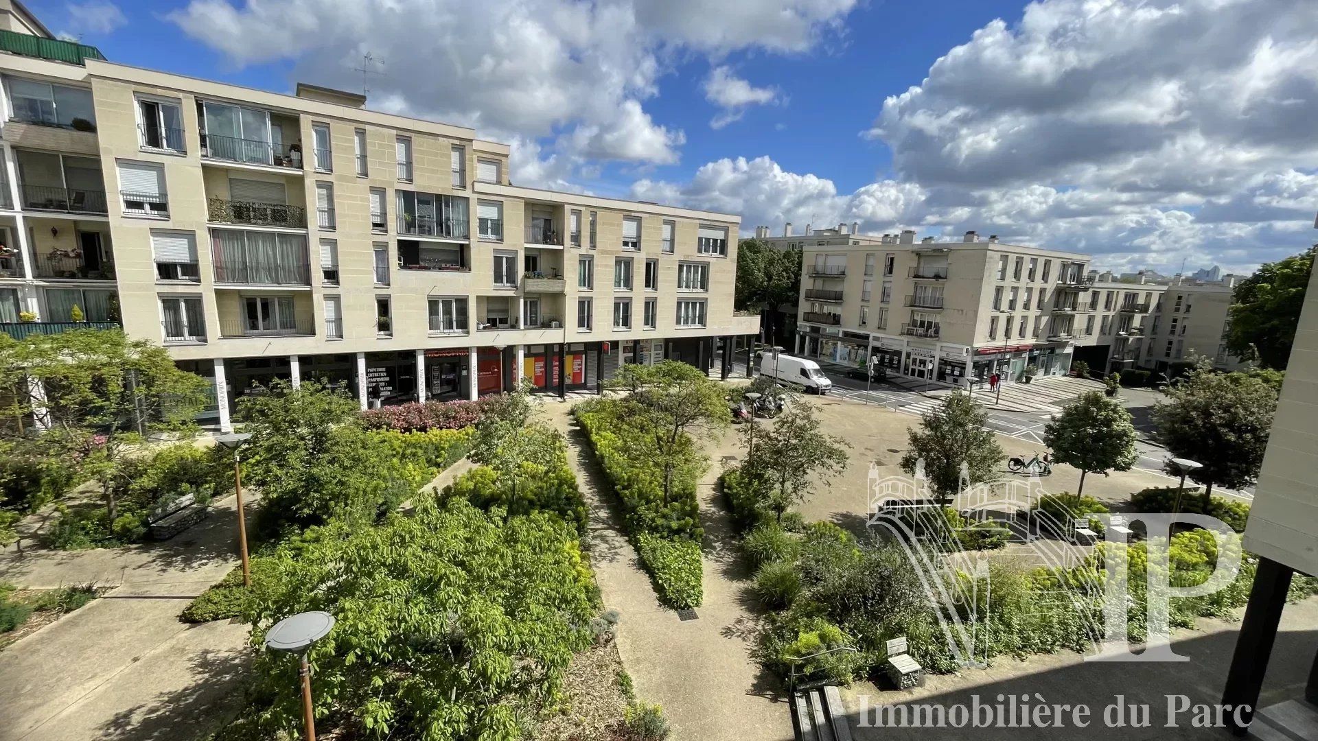 Condominium in Chatou, Yvelines 12763701