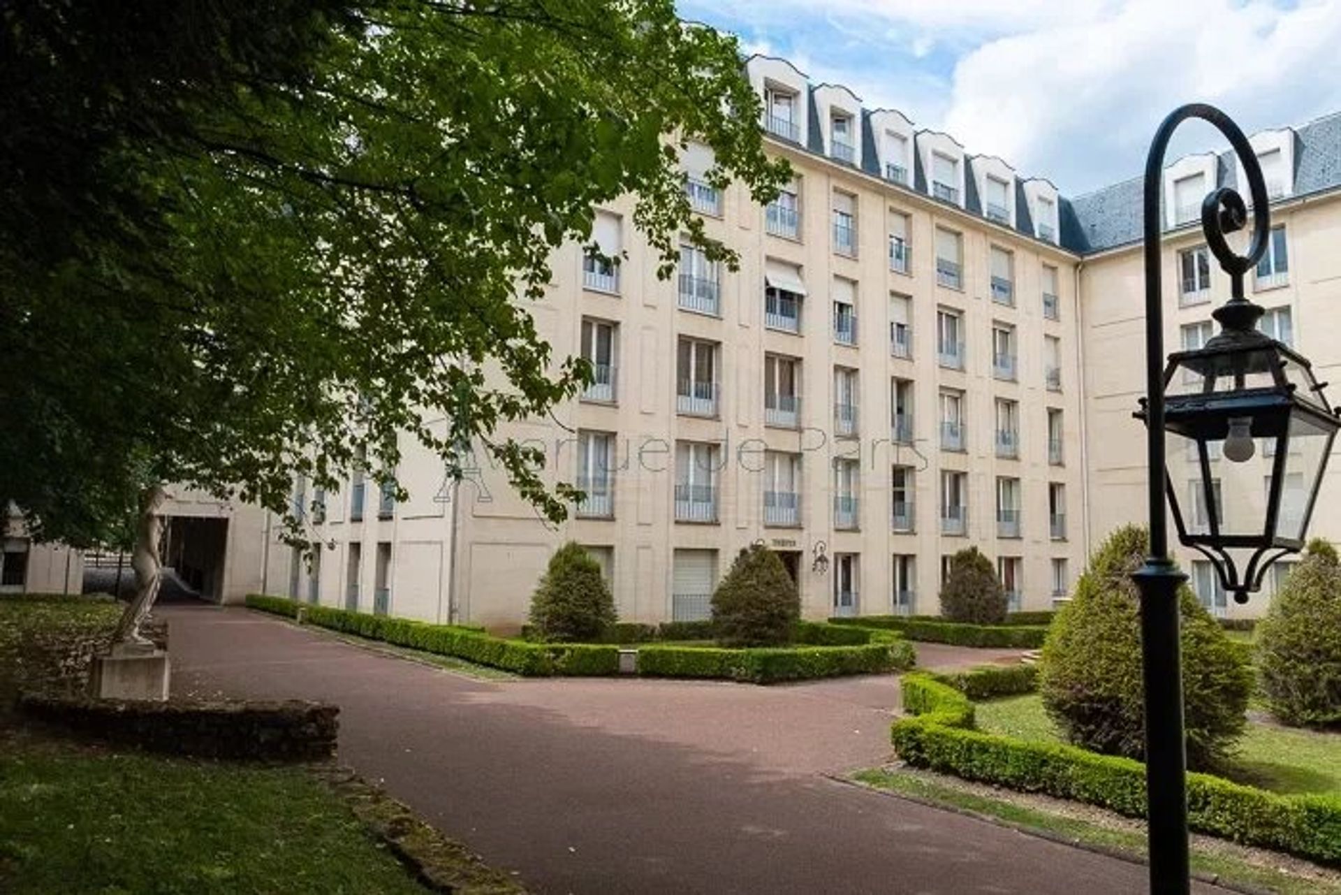 Condominium in Versailles, Ile-de-France 12763728