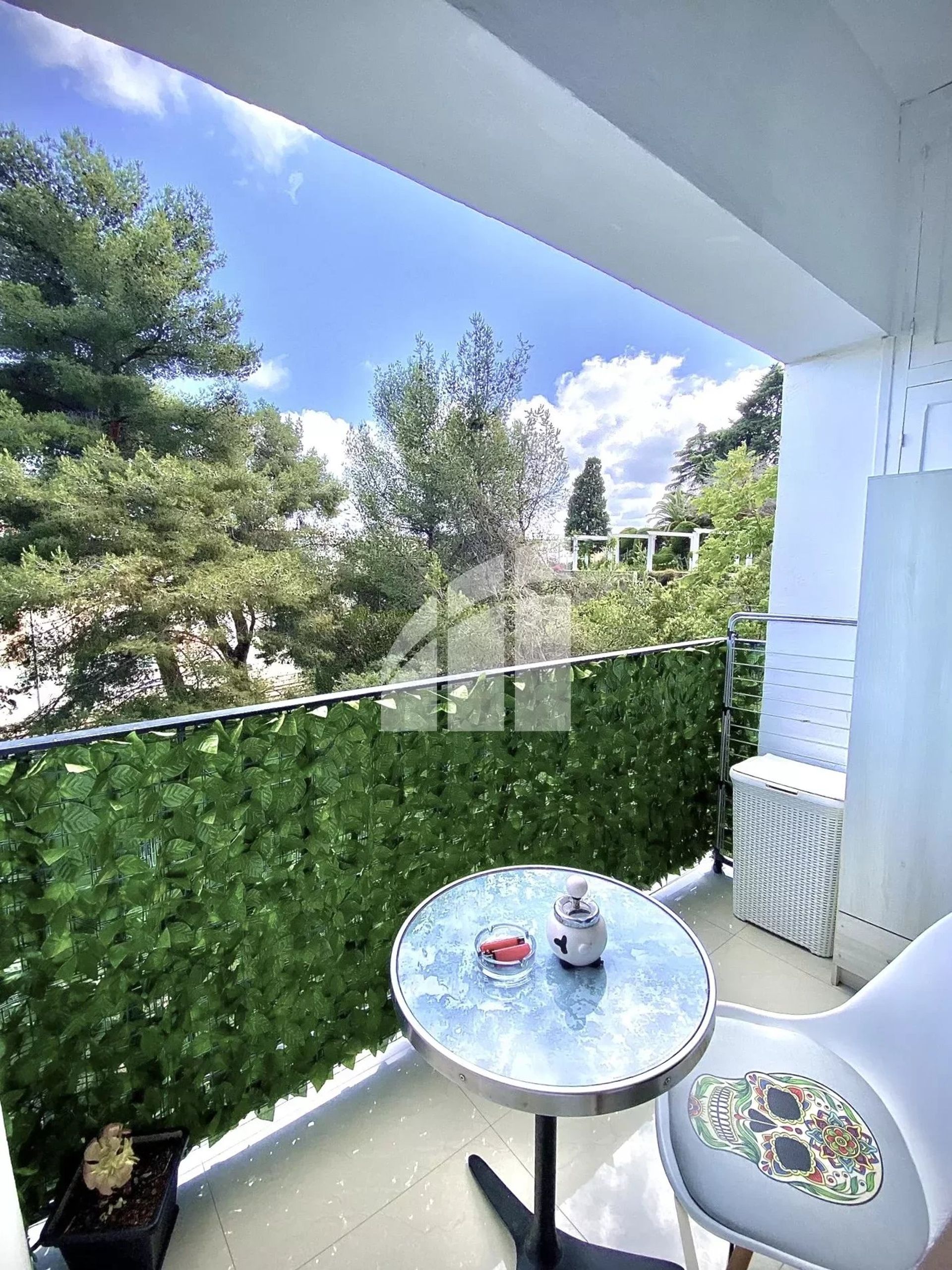 Condominium in Leuk, Provence-Alpes-Côte d'Azur 12764246