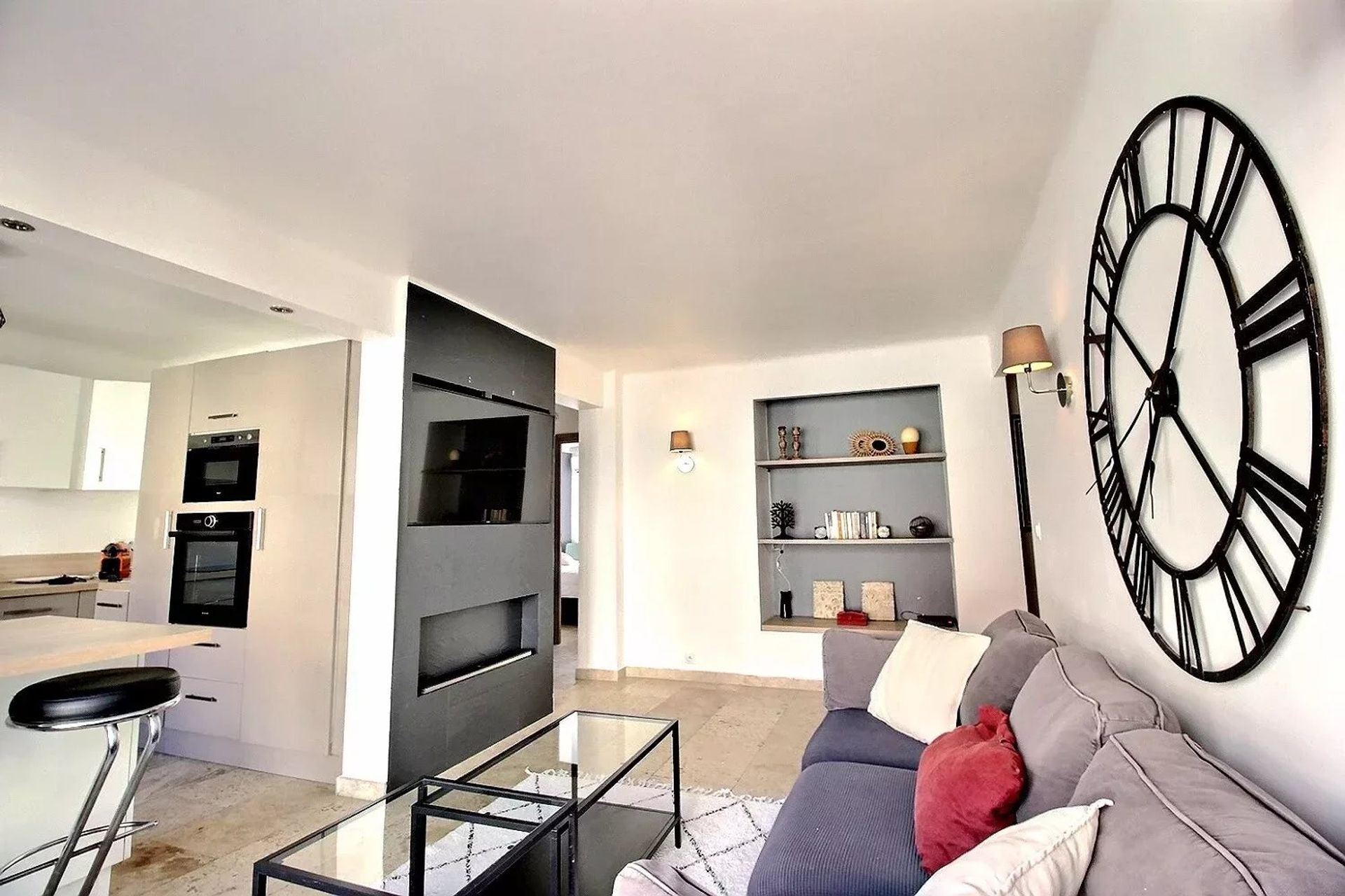 Osakehuoneisto sisään Antibes, Provence-Alpes-Cote d'Azur 12764677