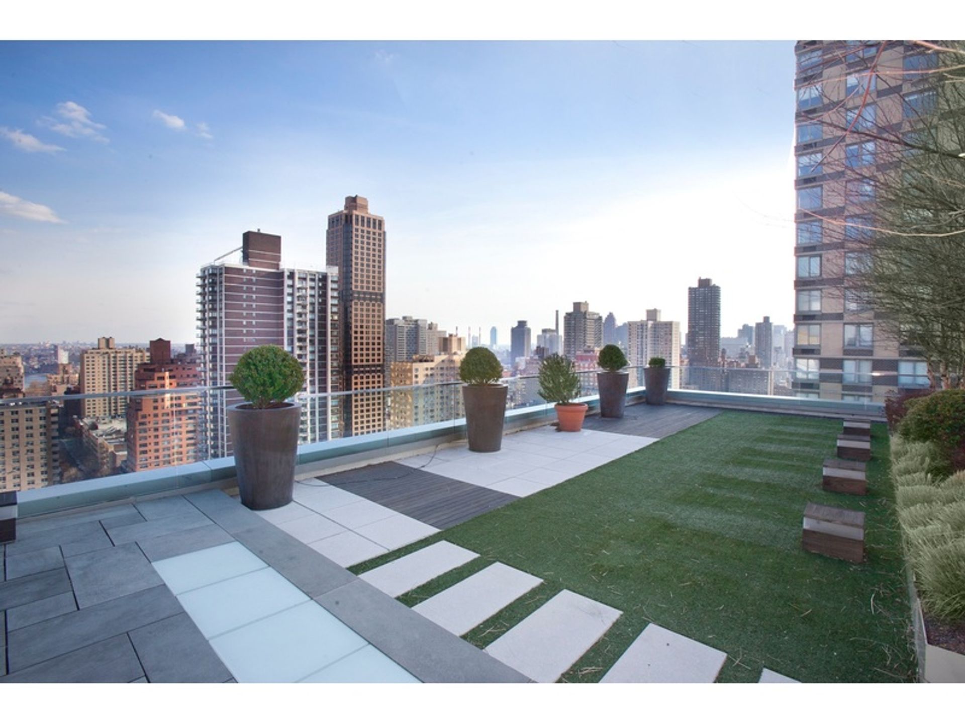 Condominium in New York, New York 12765138