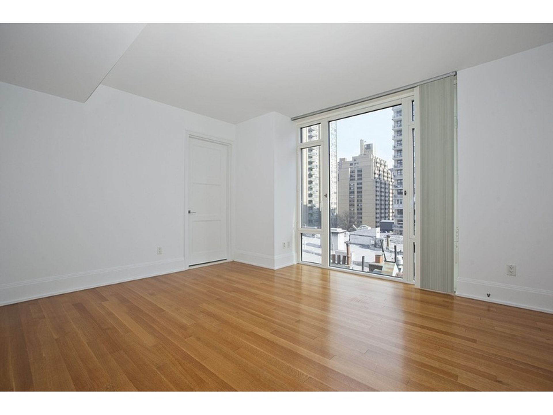 Condominium in New York, New York 12765138