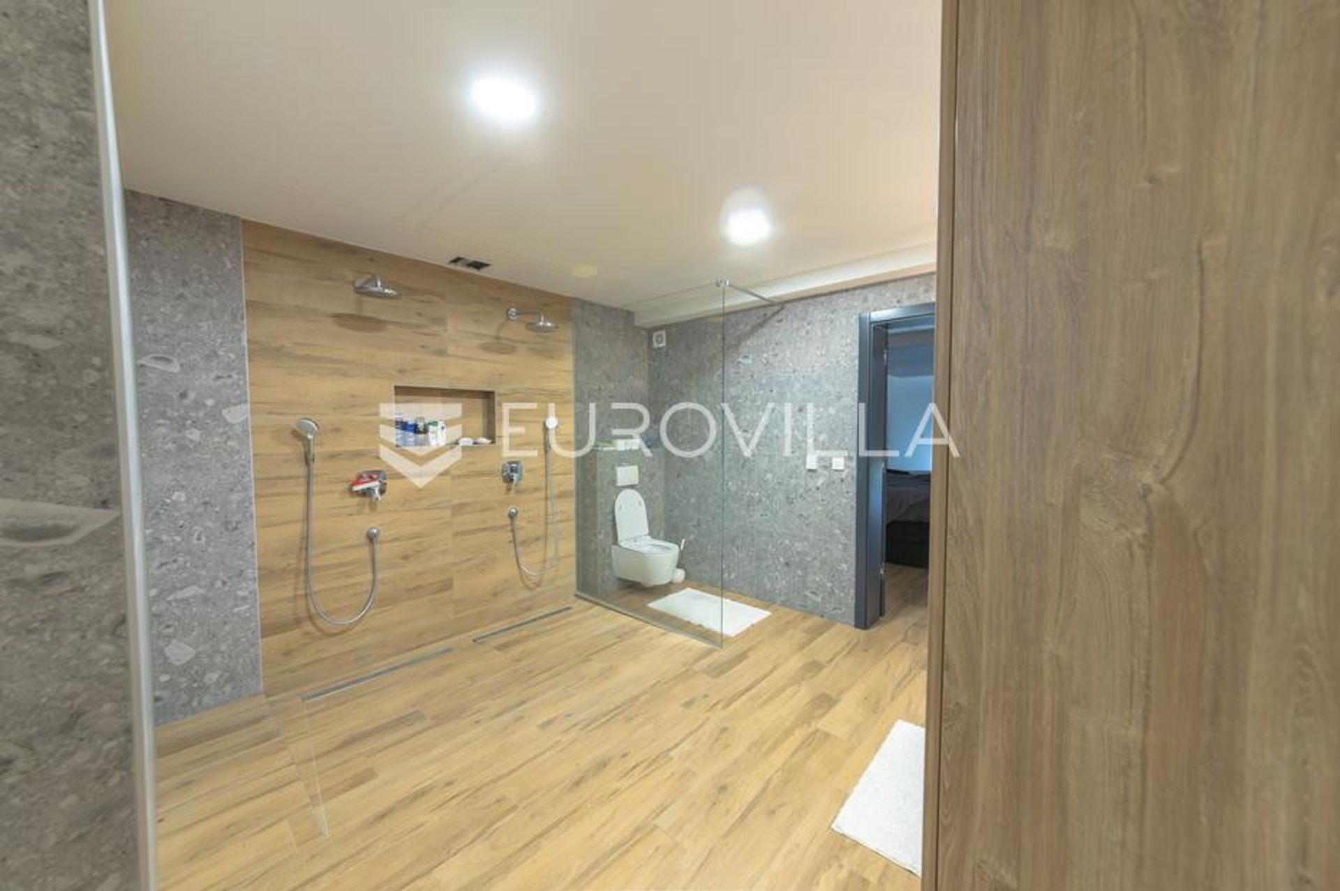 Condominio en Osijek, Osječko-baranjska županija 12765592