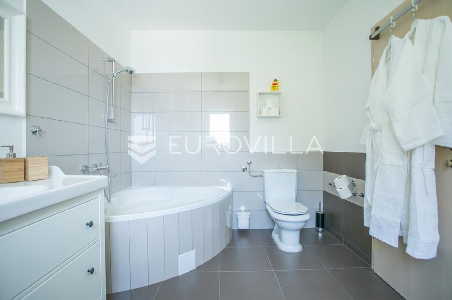 Будинок в Kaštel Štafilić, Splitsko-dalmatinska županija 12766047