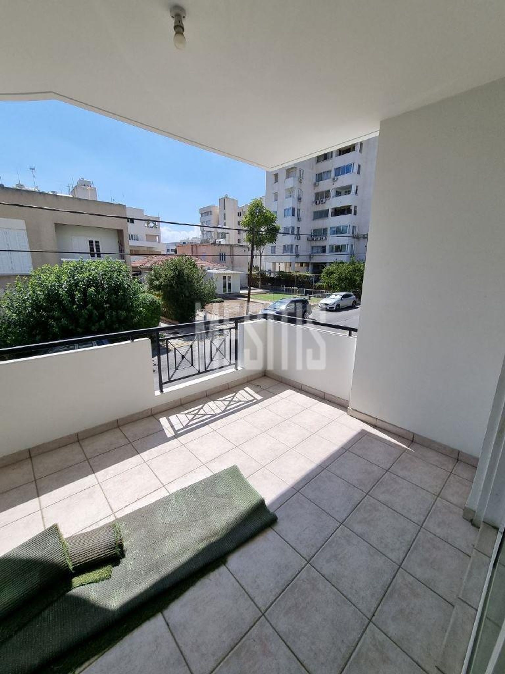 Condominio en Strovolos, Nicosia 12768059