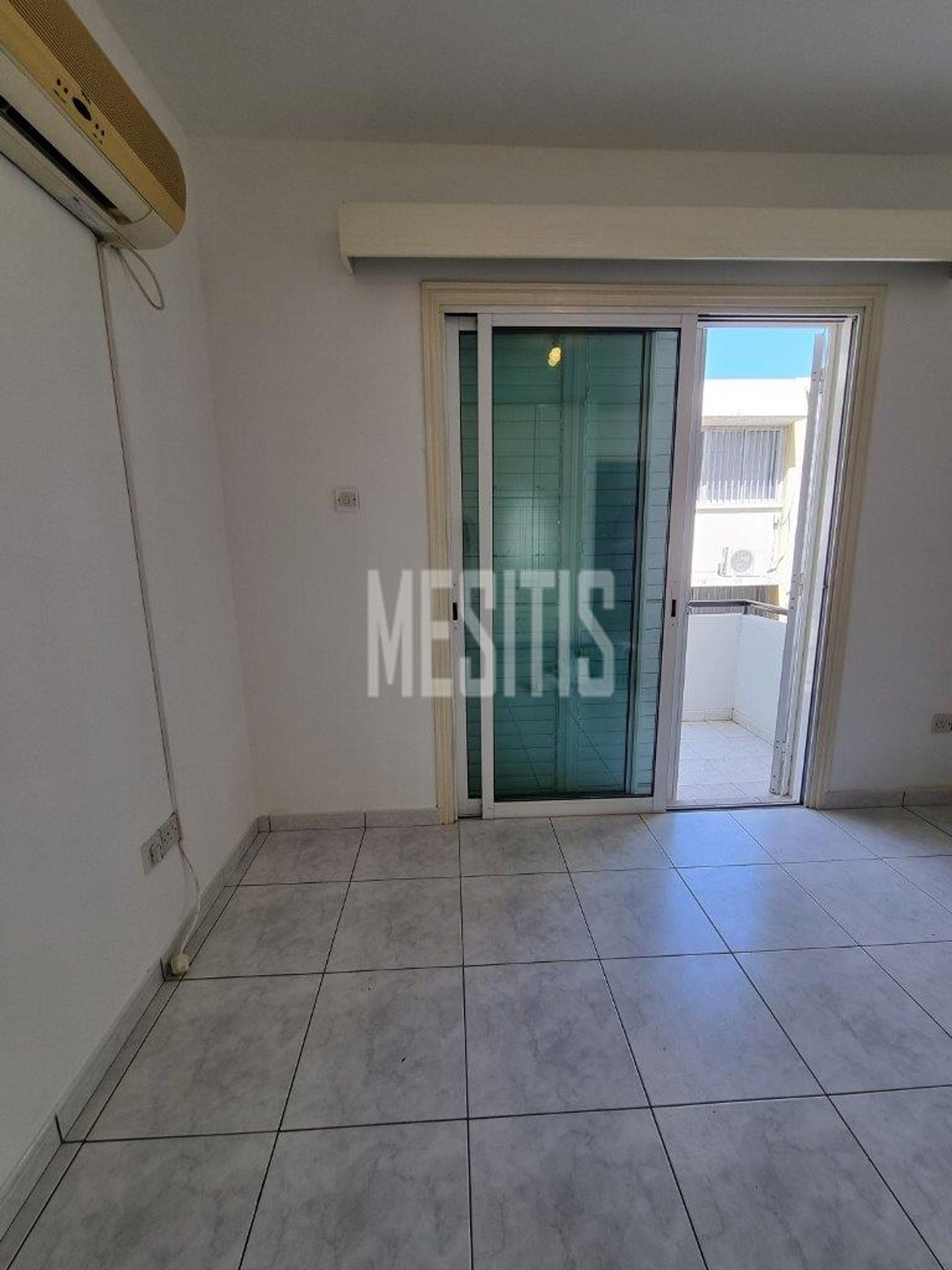 Condominio en Strovolos, Nicosia 12768059