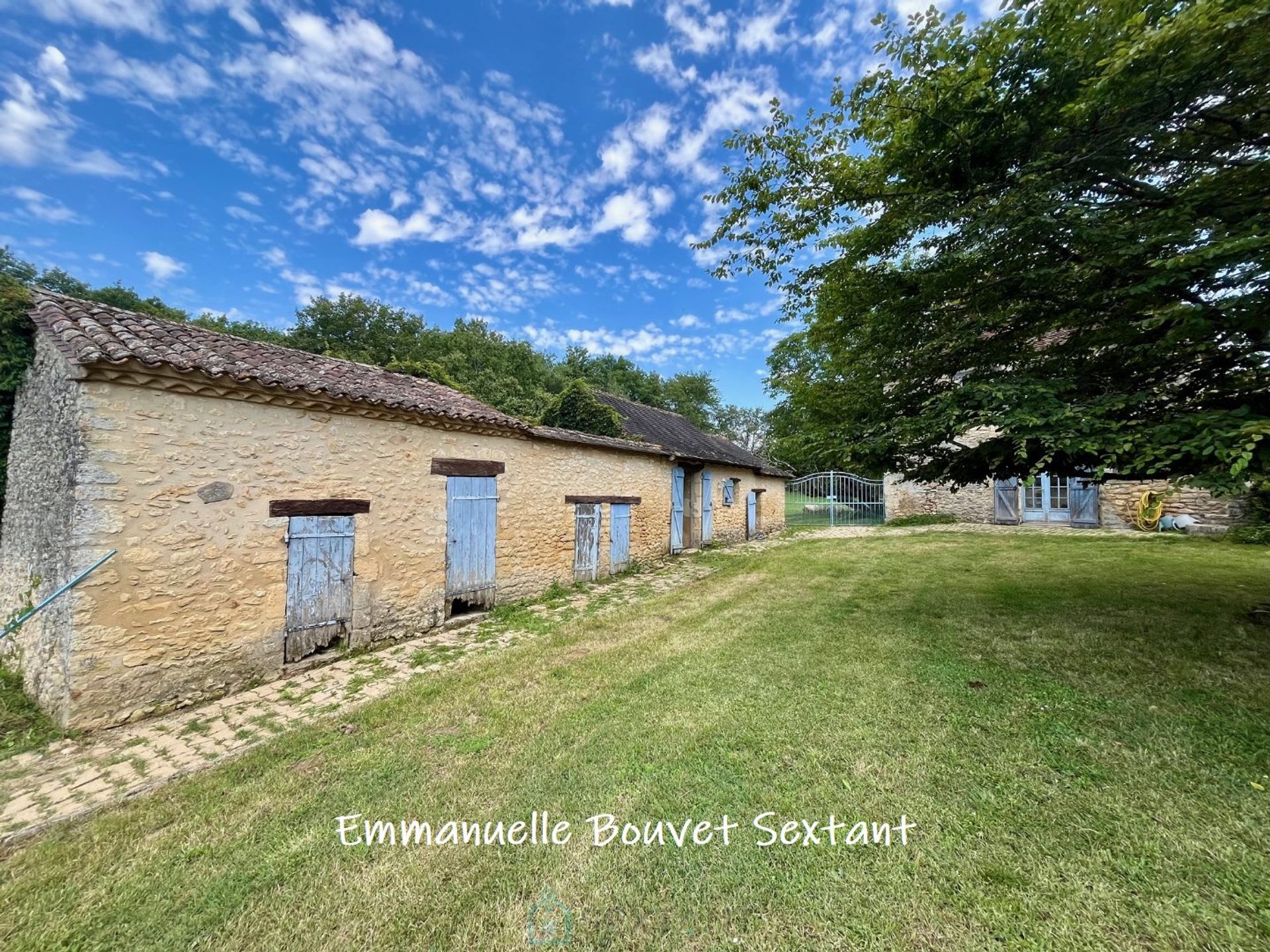 Commercial in Pressignac-Vicq, Nouvelle-Aquitaine 12769354