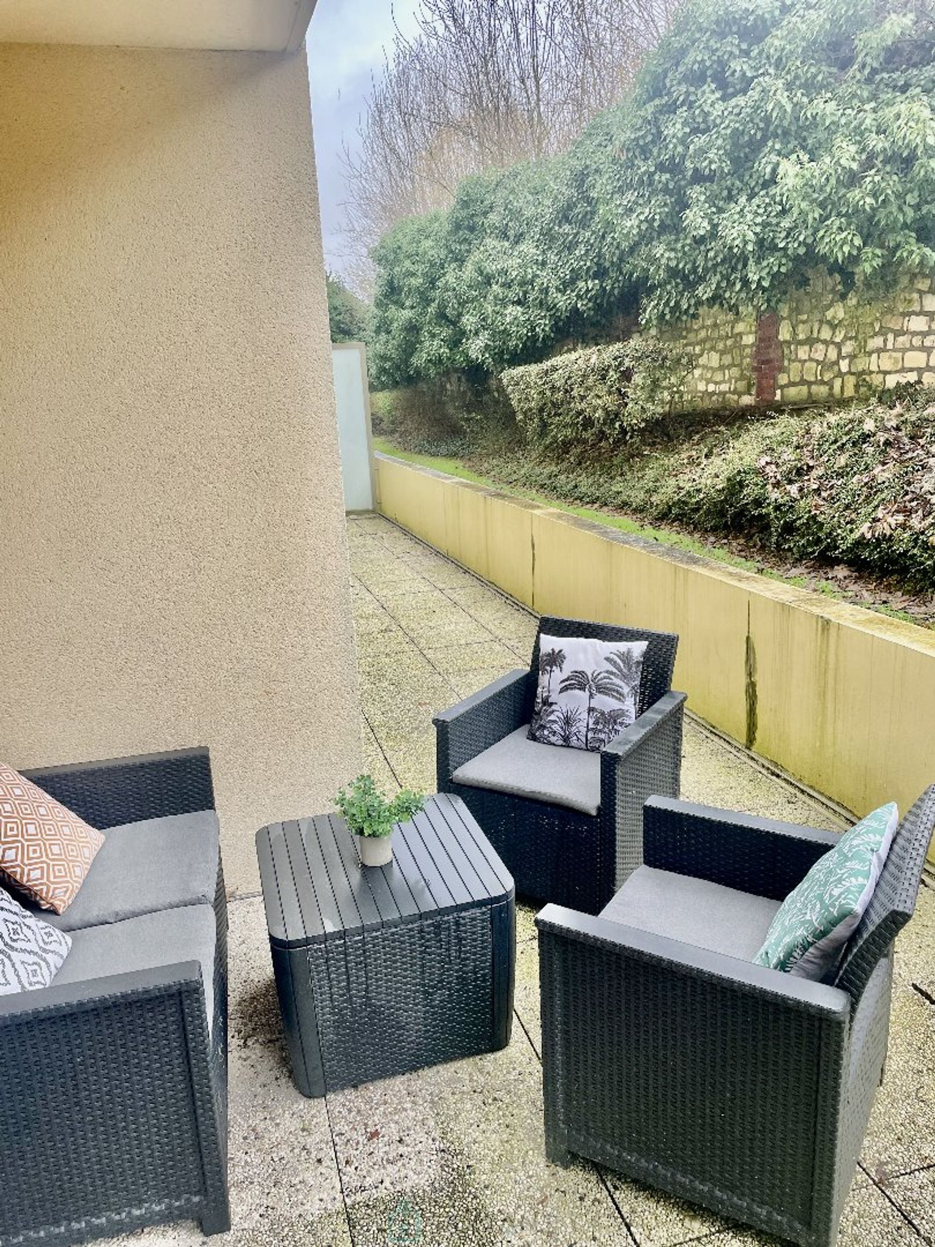 Condominium in Deville-les-Rouen, Normandie 12769419