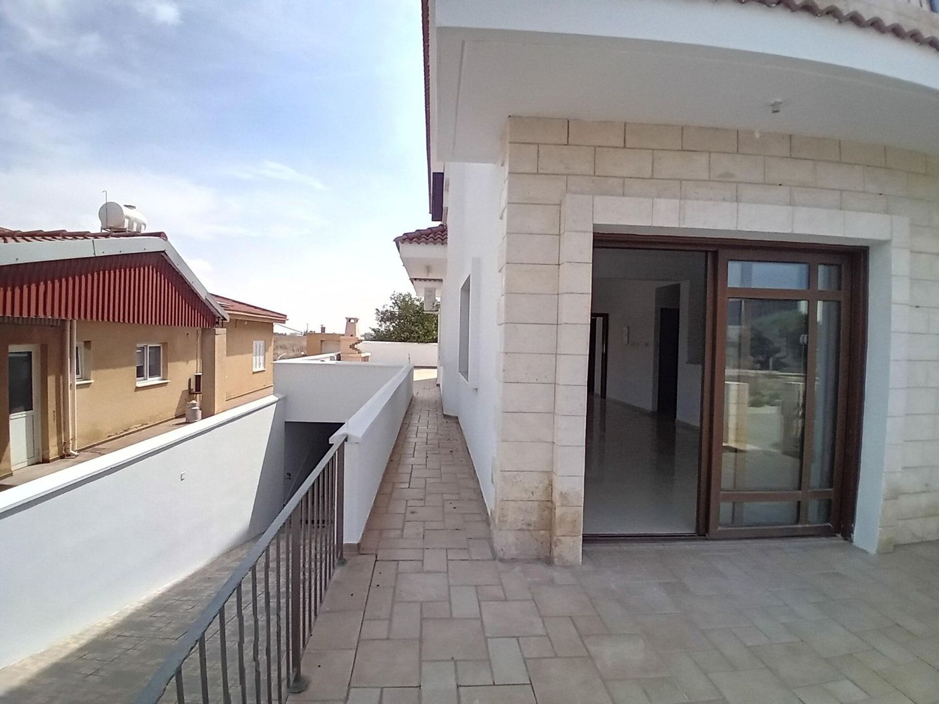 σπίτι σε Strovolos, Nicosia 12769635