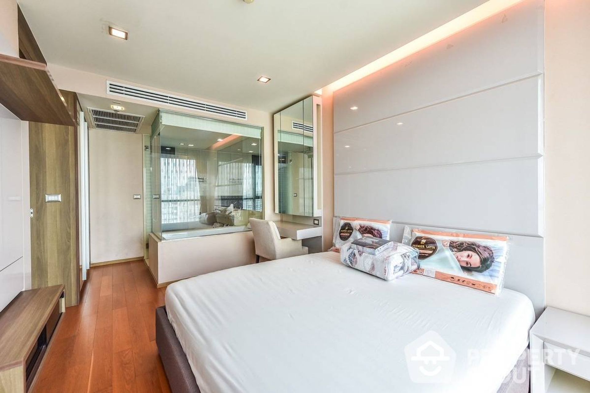 Condominium dans Bang Rak, Krung Thep Maha Nakhon 12770147