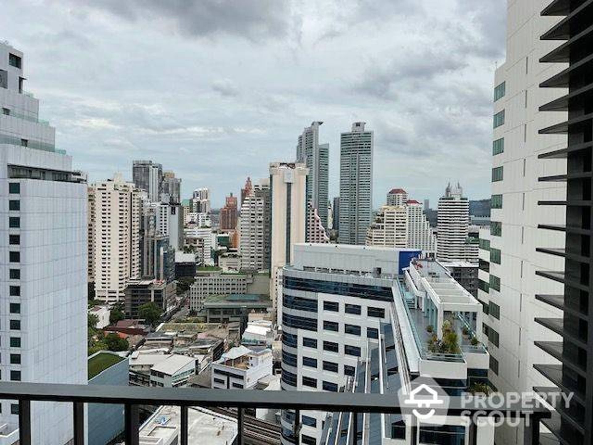 Osakehuoneisto sisään Khlong Toei, Krung Thep Maha Nakhon 12770153