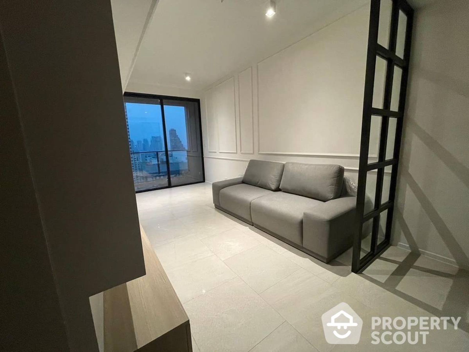 Condominium in Bang Rak, Krung Thep Maha Nakhon 12770204