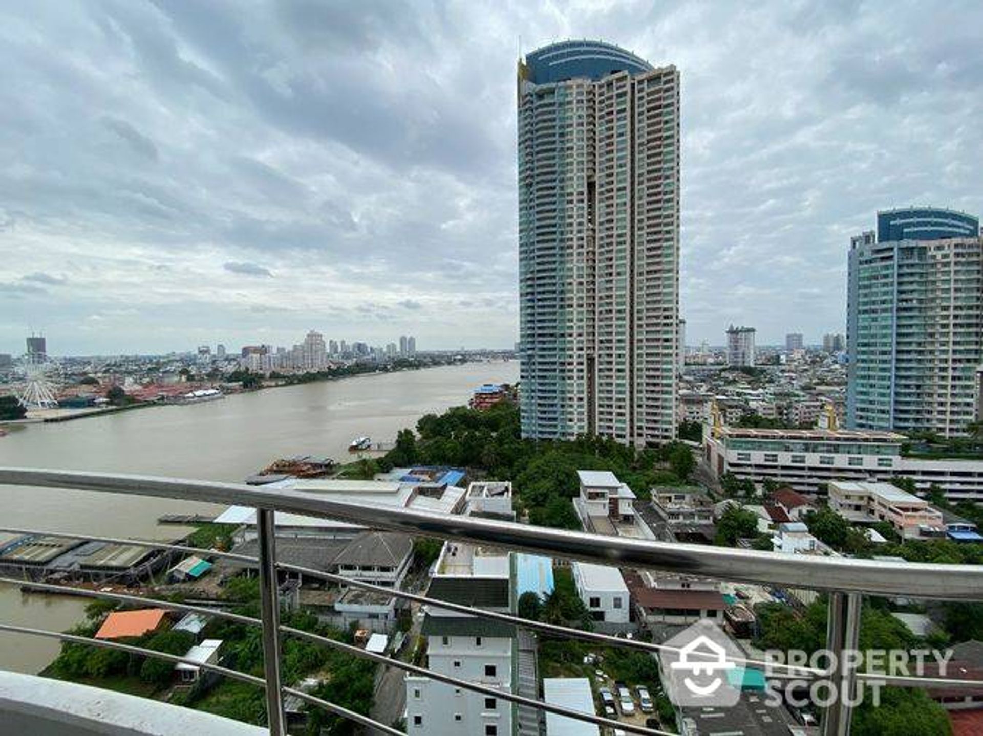 Condominium in Godown, Krung Thep Maha Nakhon 12770238