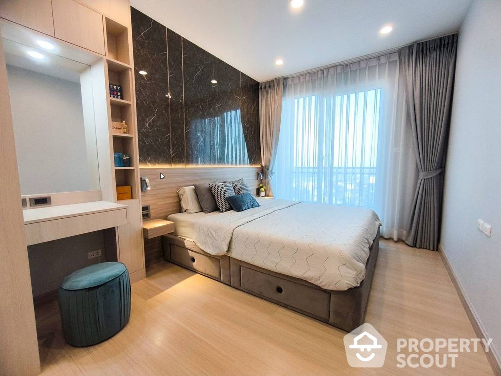 Condominium in Yan Nawa, Krung Thep Maha Nakhon 12770276