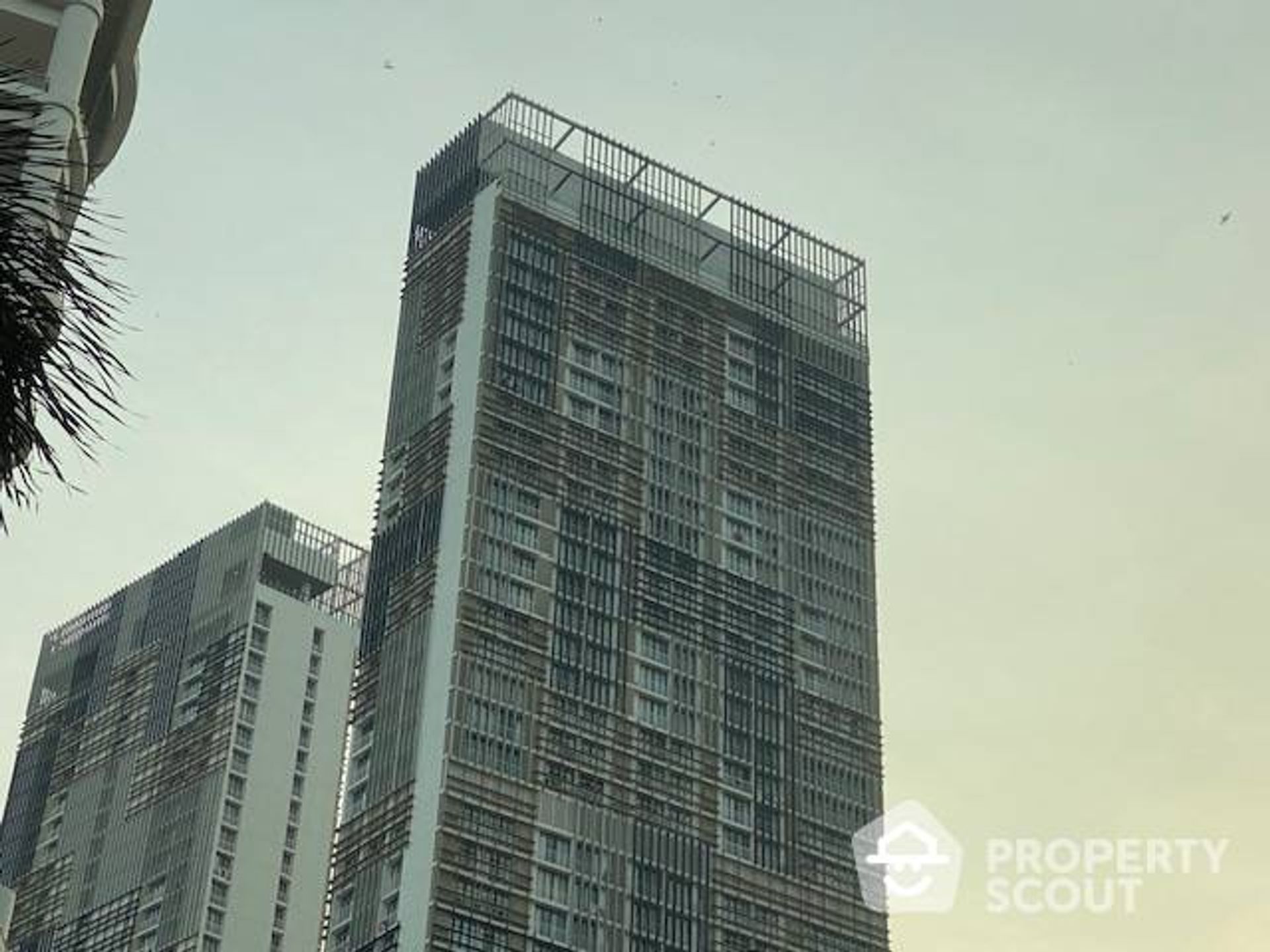 Condominium in Khlong Toei, Krung Thep Maha Nakhon 12770292