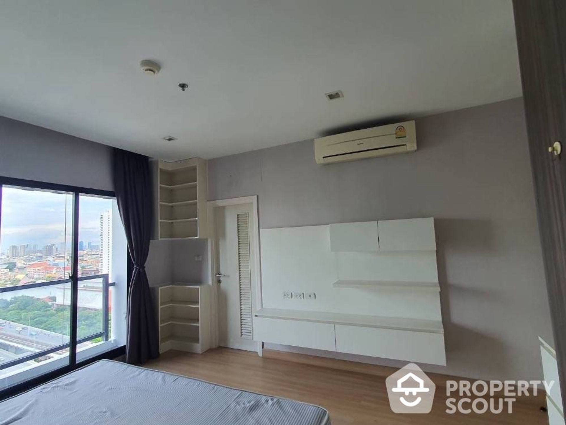 Condominium in Godown, Krung Thep Maha Nakhon 12770314