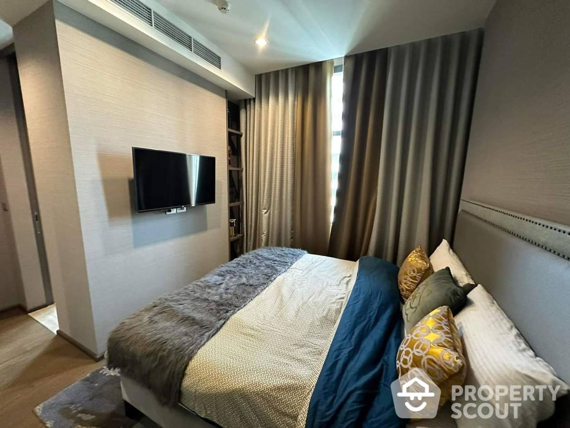 Condominium in Bang Rak, Krung Thep Maha Nakhon 12770423