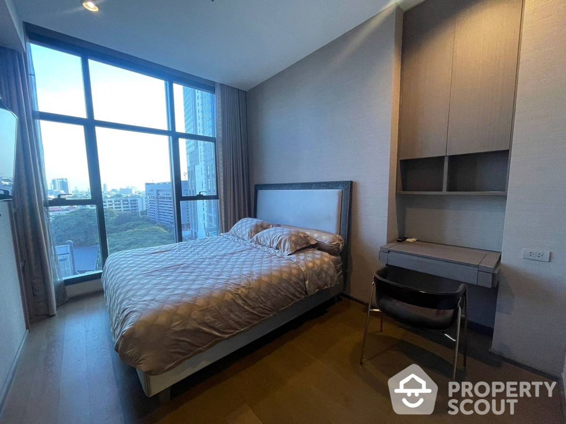 Condominium in Bang Rak, Krung Thep Maha Nakhon 12770427