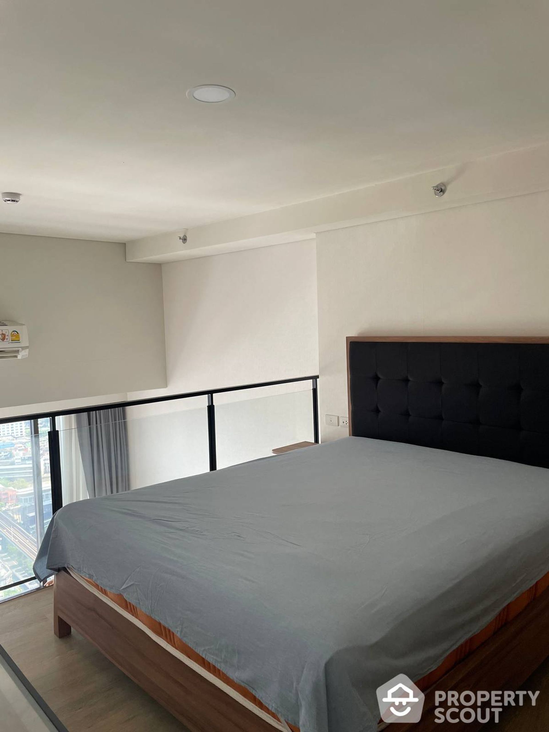 Condominium in Phra Khanong, Krung Thep Maha Nakhon 12770590