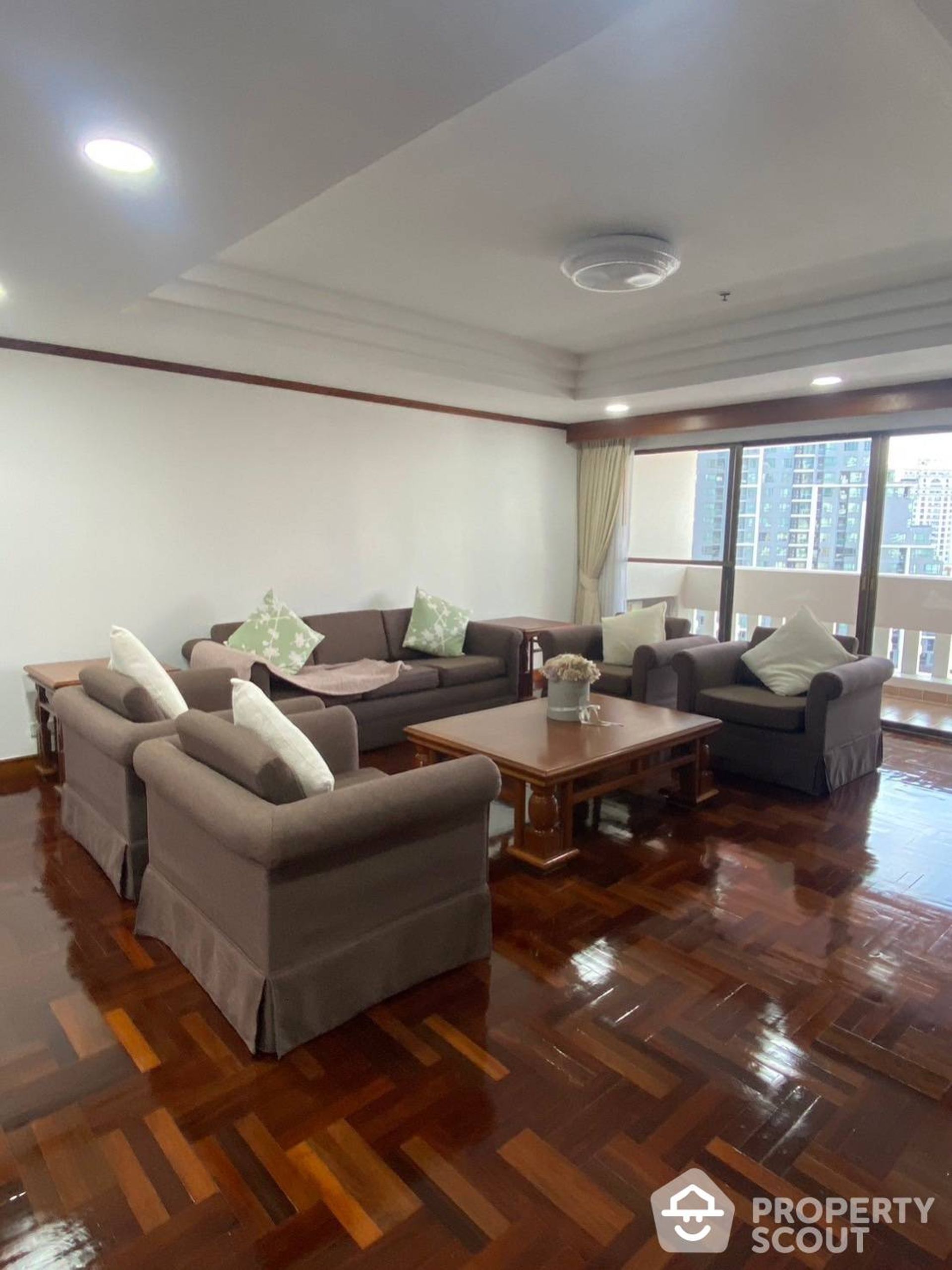 Condominium in Watthana, Krung Thep Maha Nakhon 12770628