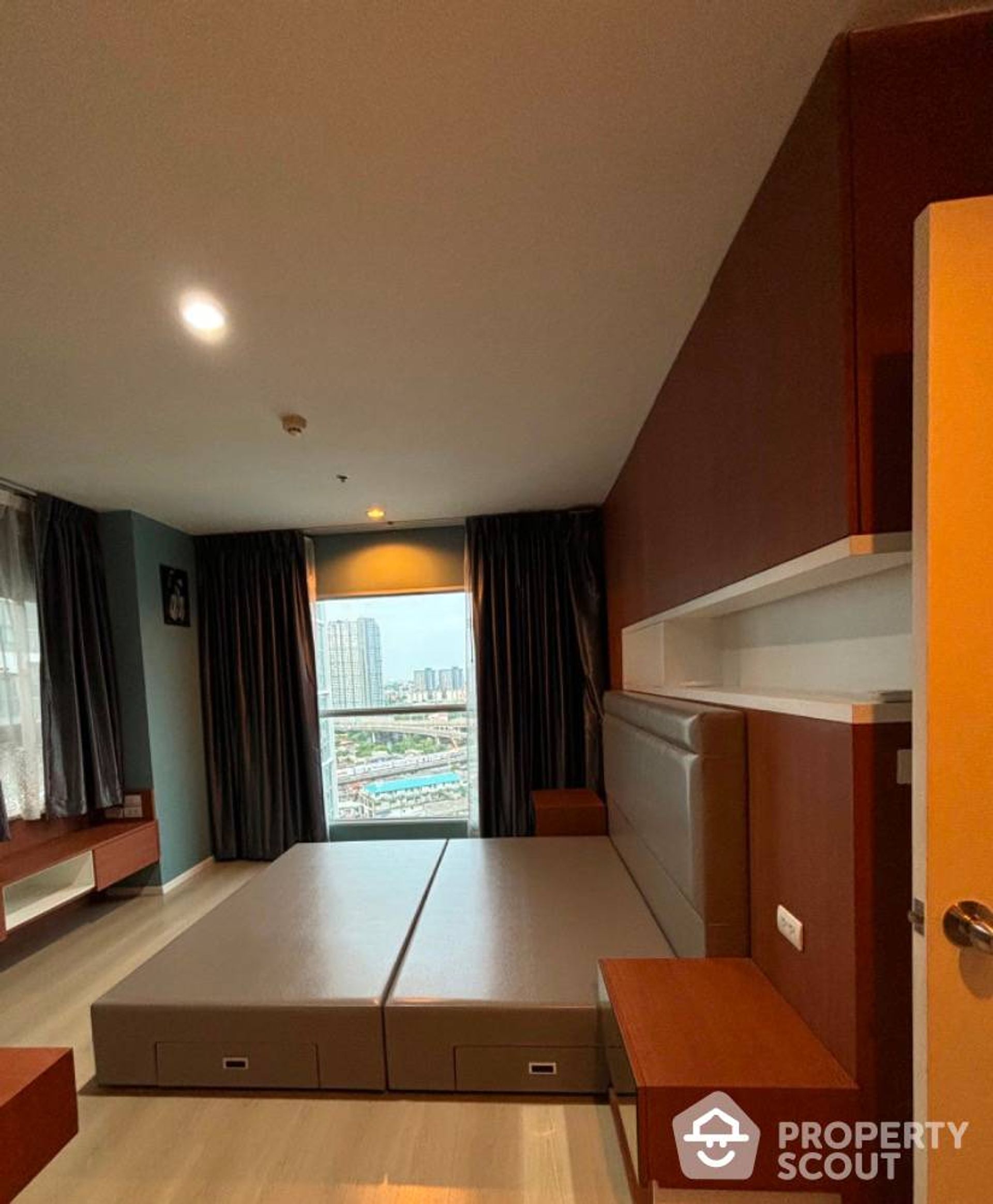 Condominium in Phra Khanong, Krung Thep Maha Nakhon 12770630