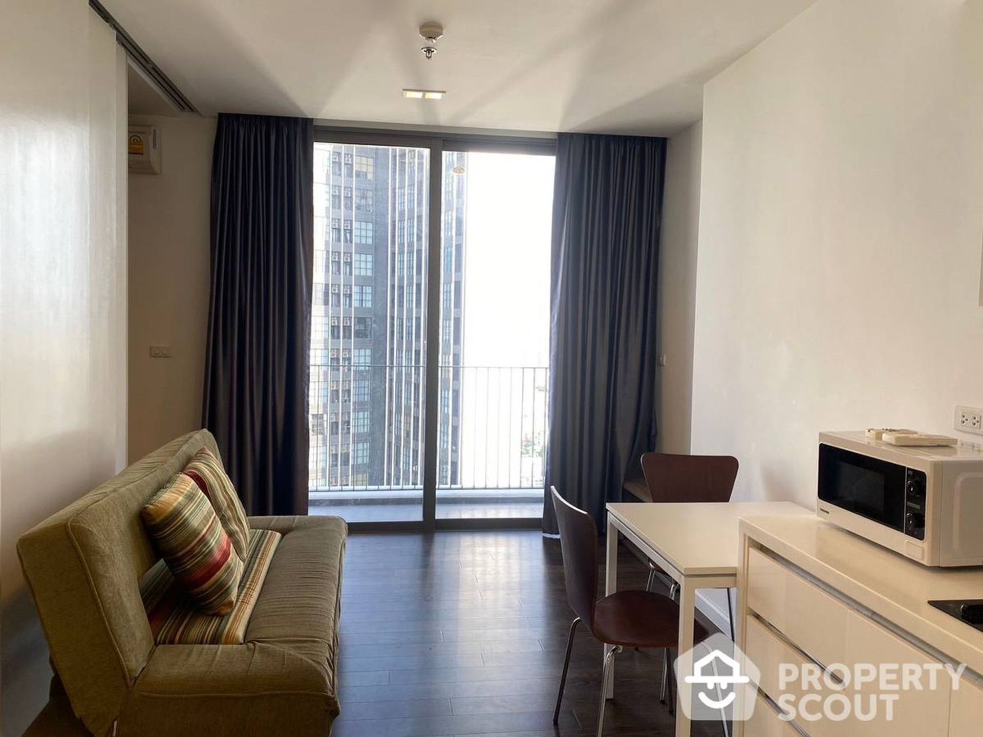 Osakehuoneisto sisään Sathon, Krung Thep Maha Nakhon 12770656