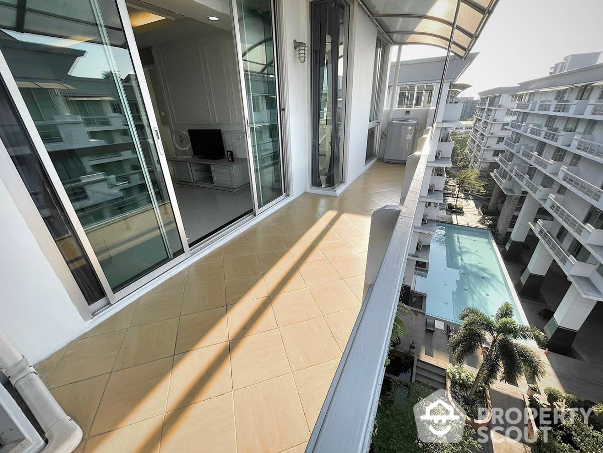 Condominium in Phra Khanong, Krung Thep Maha Nakhon 12770811