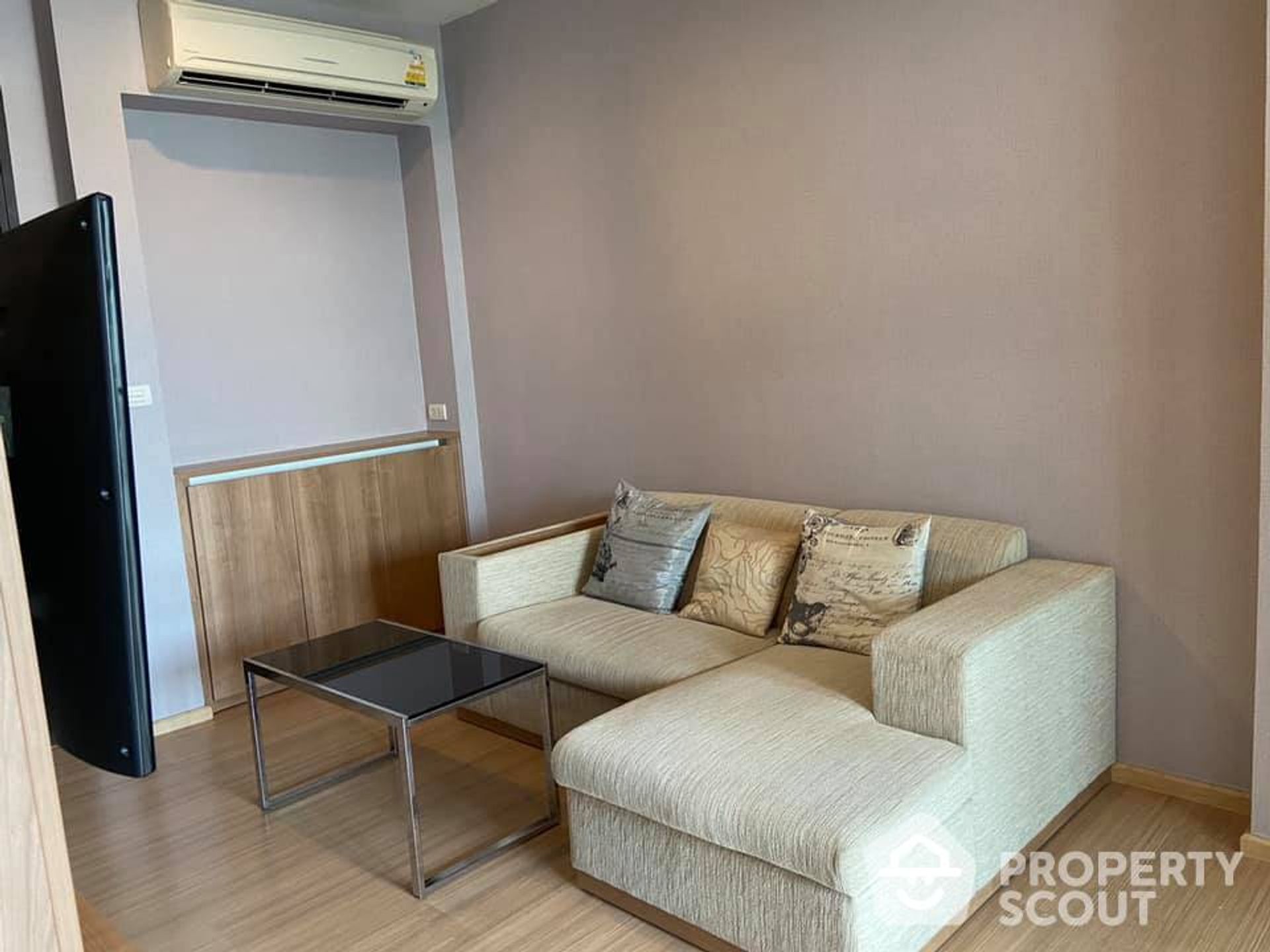 Condominium in Phra Khanong, Krung Thep Maha Nakhon 12770972