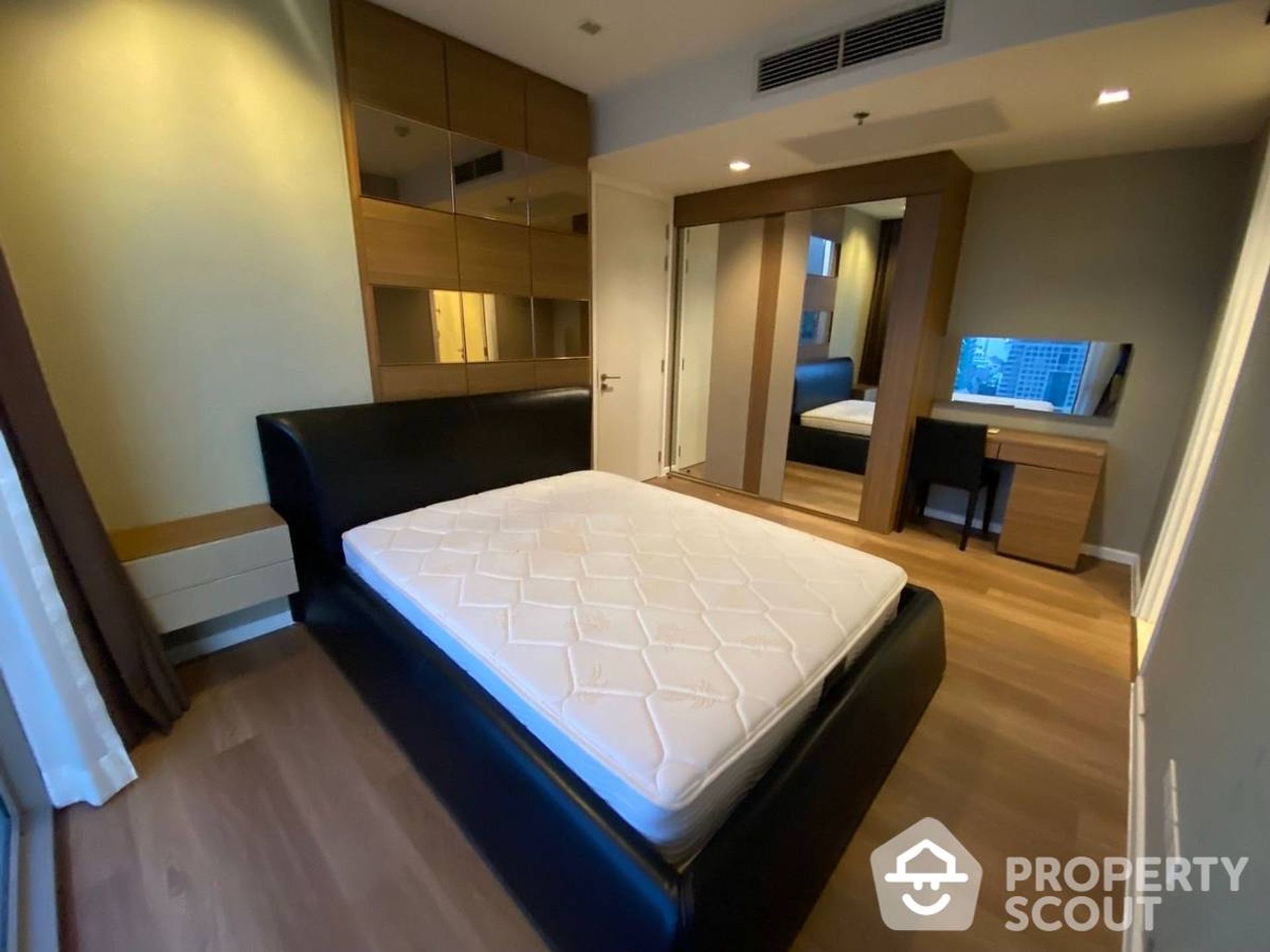 Condominium in Sathon, Krung Thep Maha Nakhon 12771065