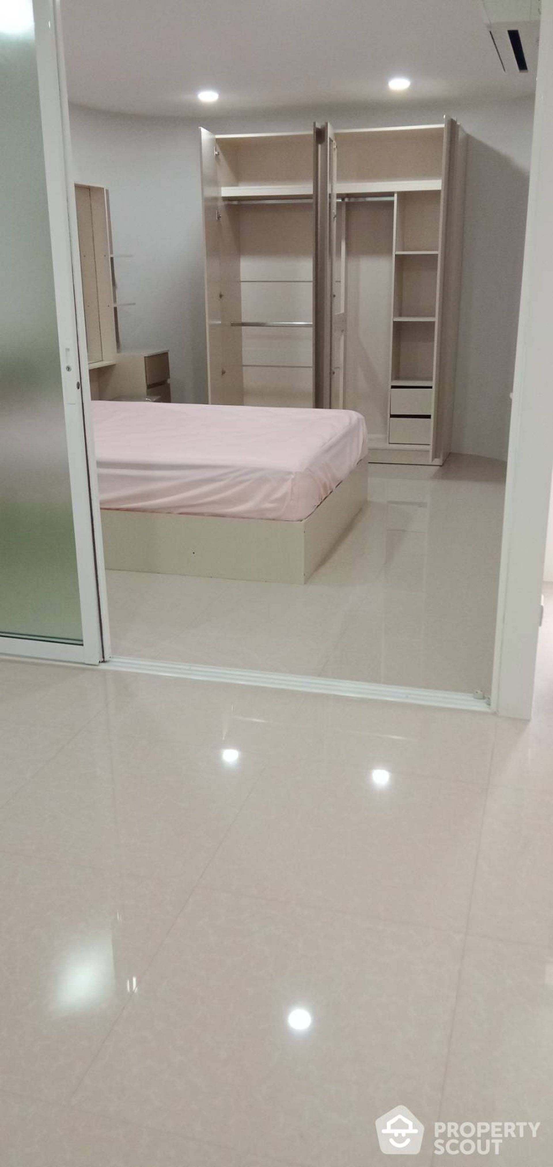 Condominio en Bang Rak, Krung Thep Maha Nakhon 12771085