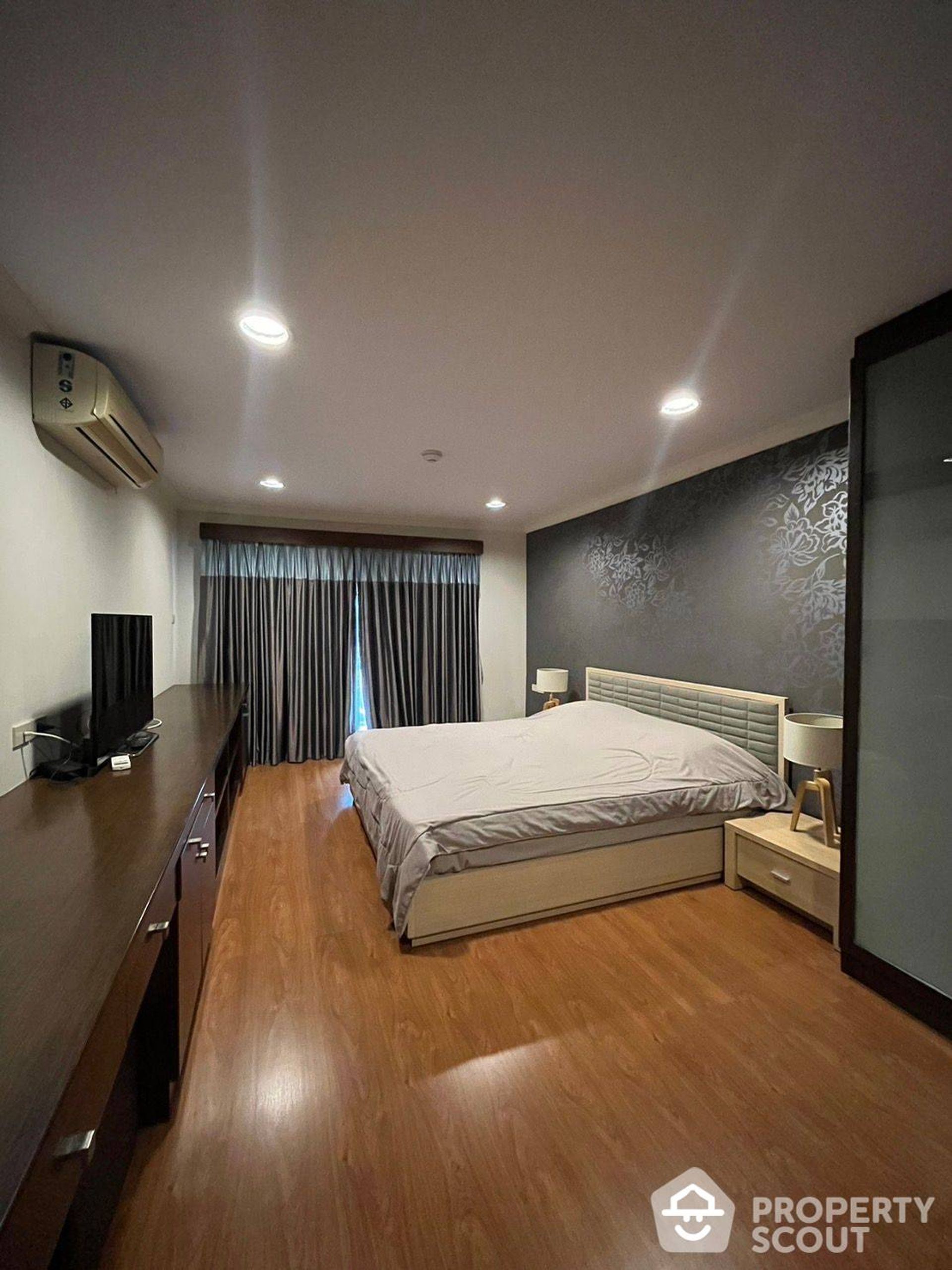 Condominium in Watthana, Krung Thep Maha Nakhon 12771134