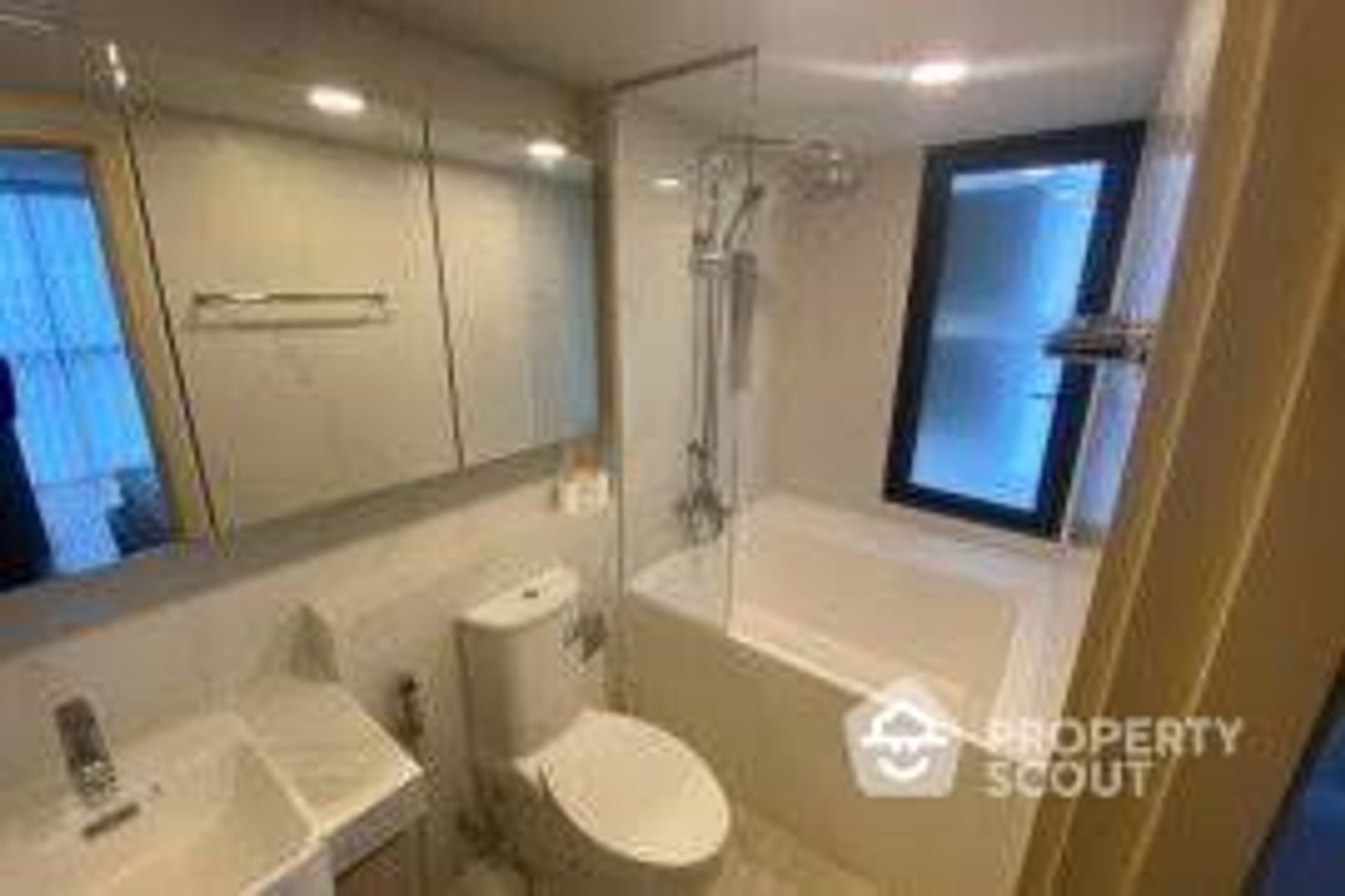 Condominium in Watthana, Krung Thep Maha Nakhon 12771185