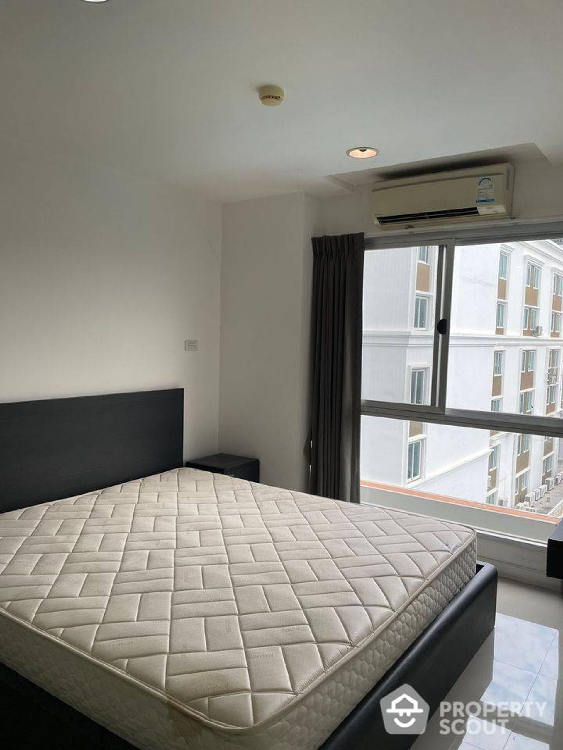 Condominio en Phra Khanong, Krung Thep Maha Nakhon 12771197