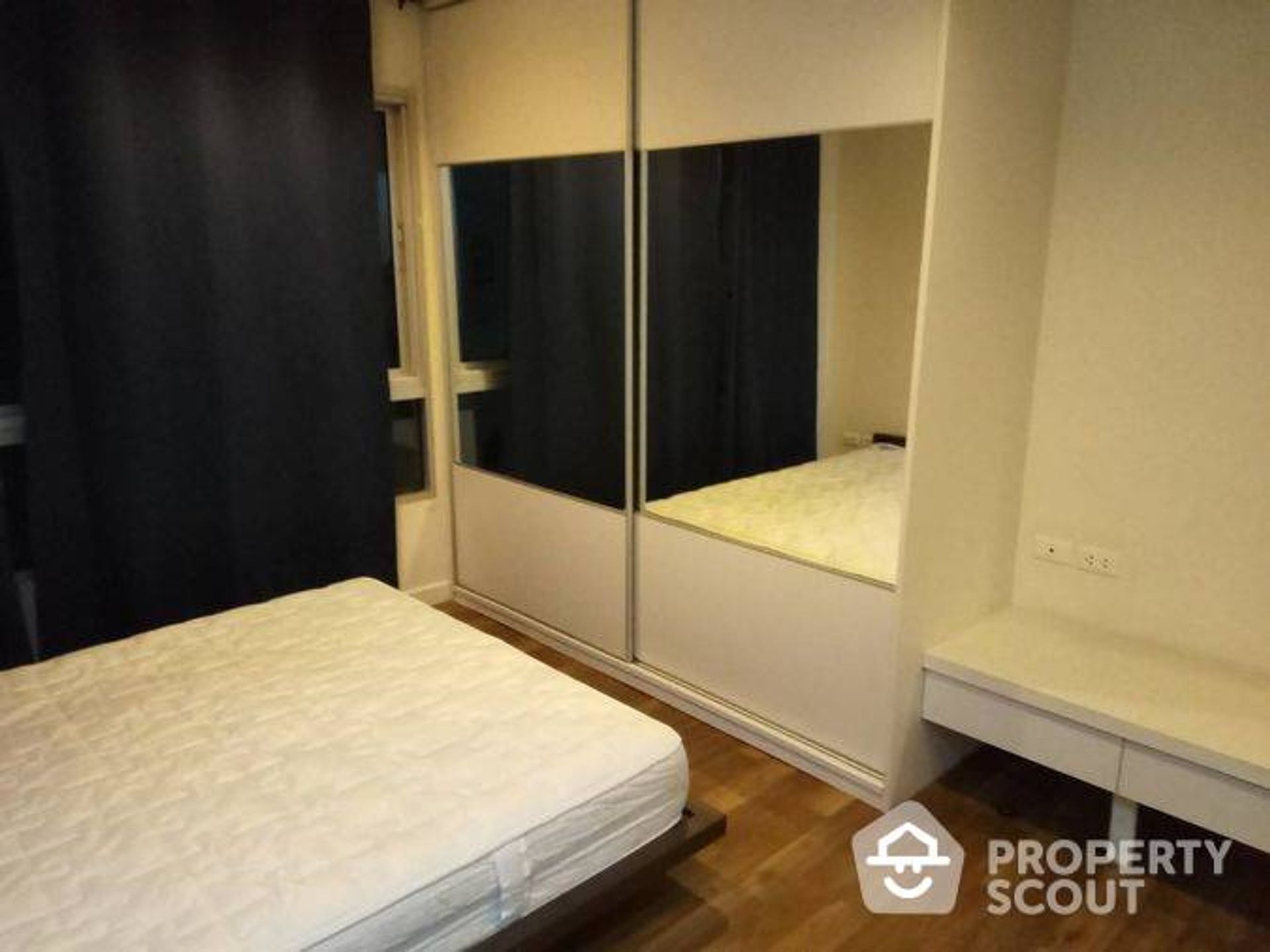 Condominium in Phra Khanong, Krung Thep Maha Nakhon 12771203