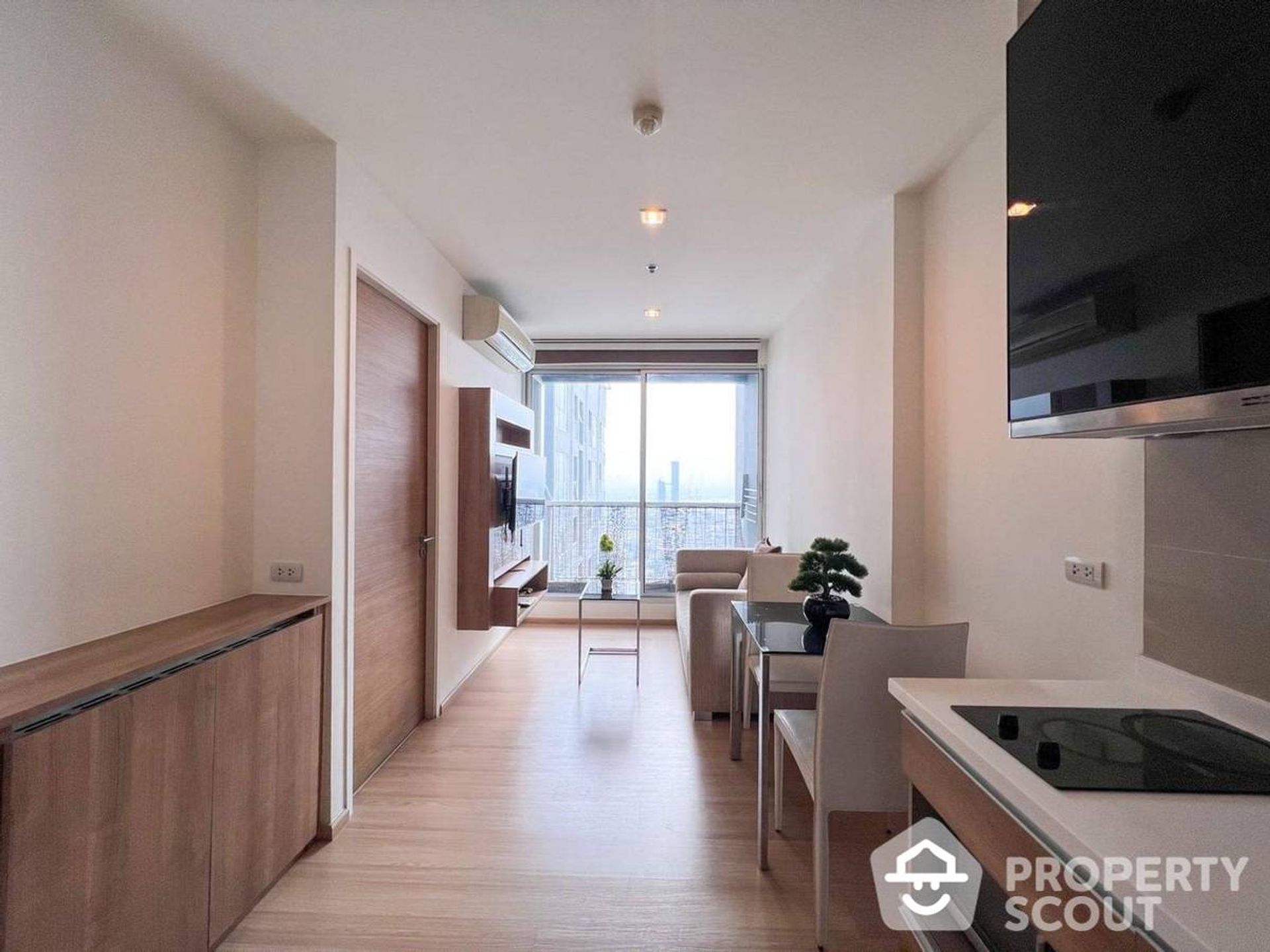 Condominium in Phra Khanong, Krung Thep Maha Nakhon 12771404